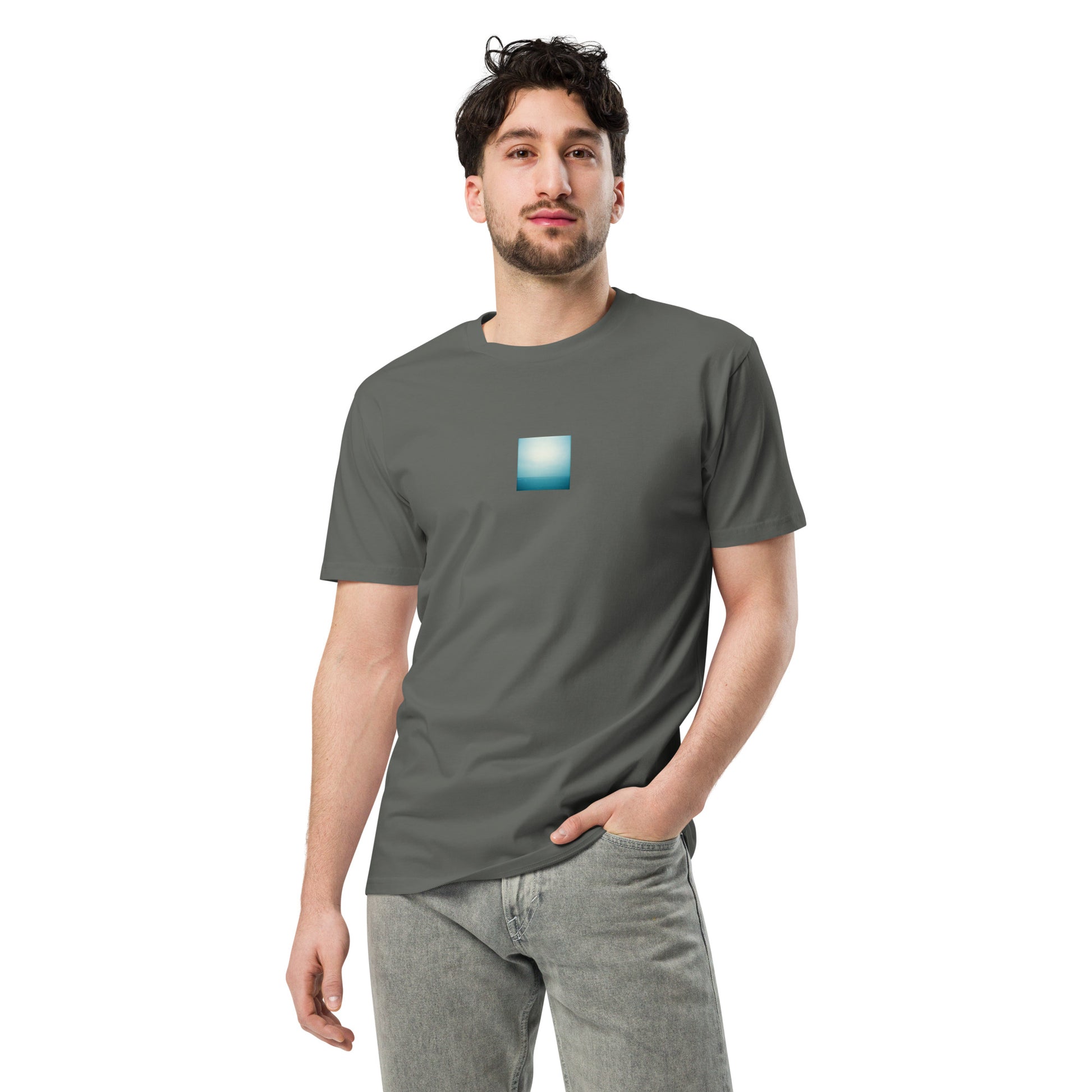 Minimalist streetwear style premium T-shirt in charcoal featuring the 'Ocean Horizon' photo art on the front. / モードストリート系プレミアムTシャツ（チャコール）フロントに「海の水平線」のフォトアートを配したデザイン。