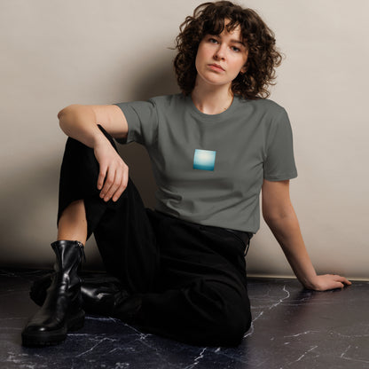Minimalist streetwear style premium T-shirt in charcoal featuring the 'Ocean Horizon' photo art on the front. / モードストリート系プレミアムTシャツ（チャコール）フロントに「海の水平線」のフォトアートを配したデザイン。