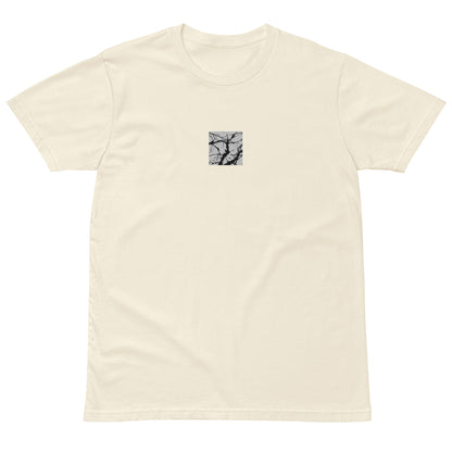 Minimalist mode style unisex premium natural t-shirt with a 'Bare Tree' black and white photo print / モードストリート系ユニセックス・プレミアムTシャツ（ナチュラル）、フロントに「Bare Tree（枯れ木）」のモノクロ写真プリント（Tシャツ）