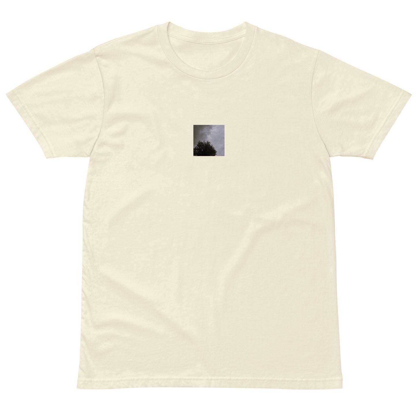 Minimalist mode style unisex premium natural t-shirt with a 'Clouds & Tree' black and white photo print / モードストリート系ユニセックス・プレミアムTシャツ（ナチュラル）、フロントに「Clouds & Tree（雲と木）」のモノクロ写真プリント（Tシャツ）