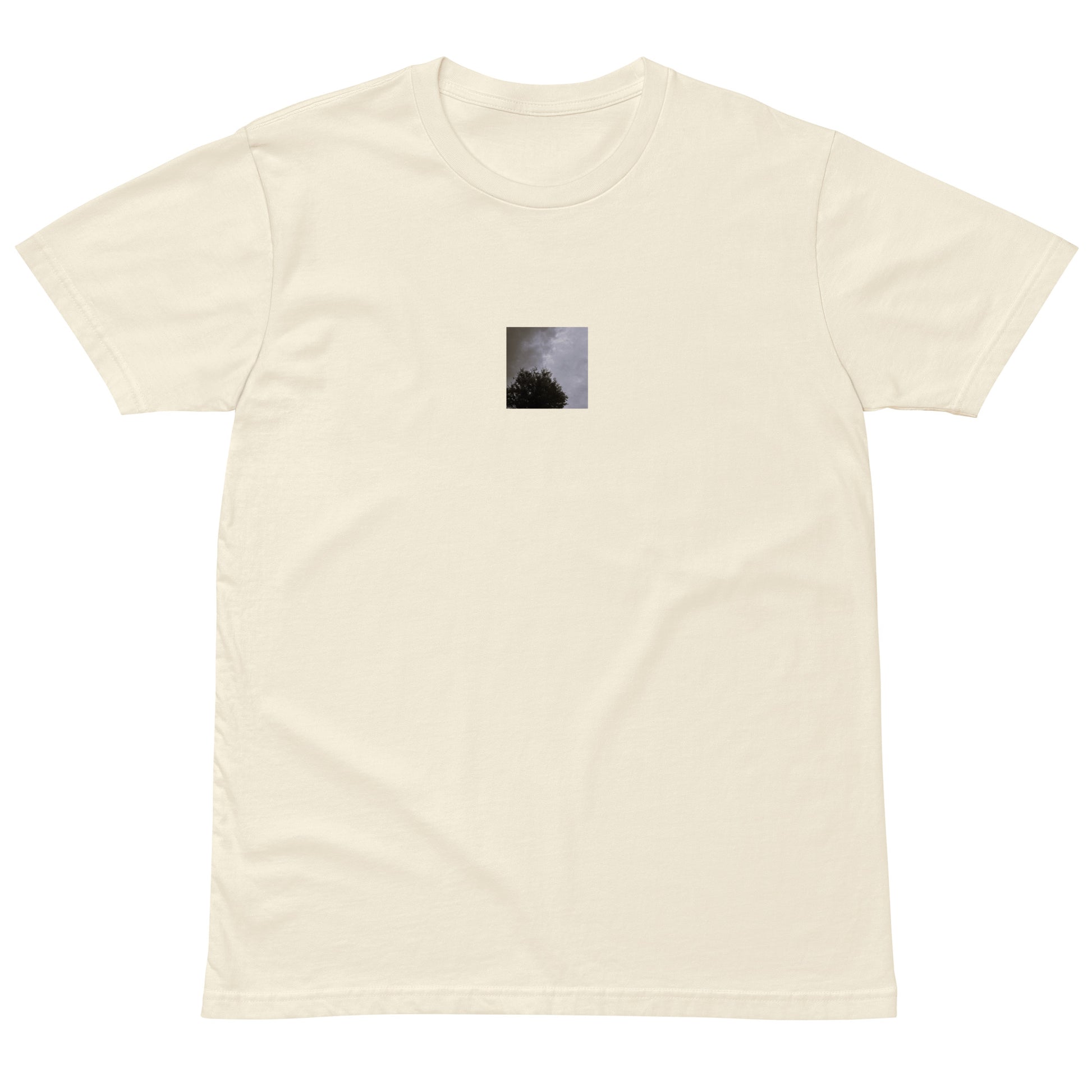 Minimalist mode style unisex premium natural t-shirt with a 'Clouds & Tree' black and white photo print / モードストリート系ユニセックス・プレミアムTシャツ（ナチュラル）、フロントに「Clouds & Tree（雲と木）」のモノクロ写真プリント（Tシャツ）