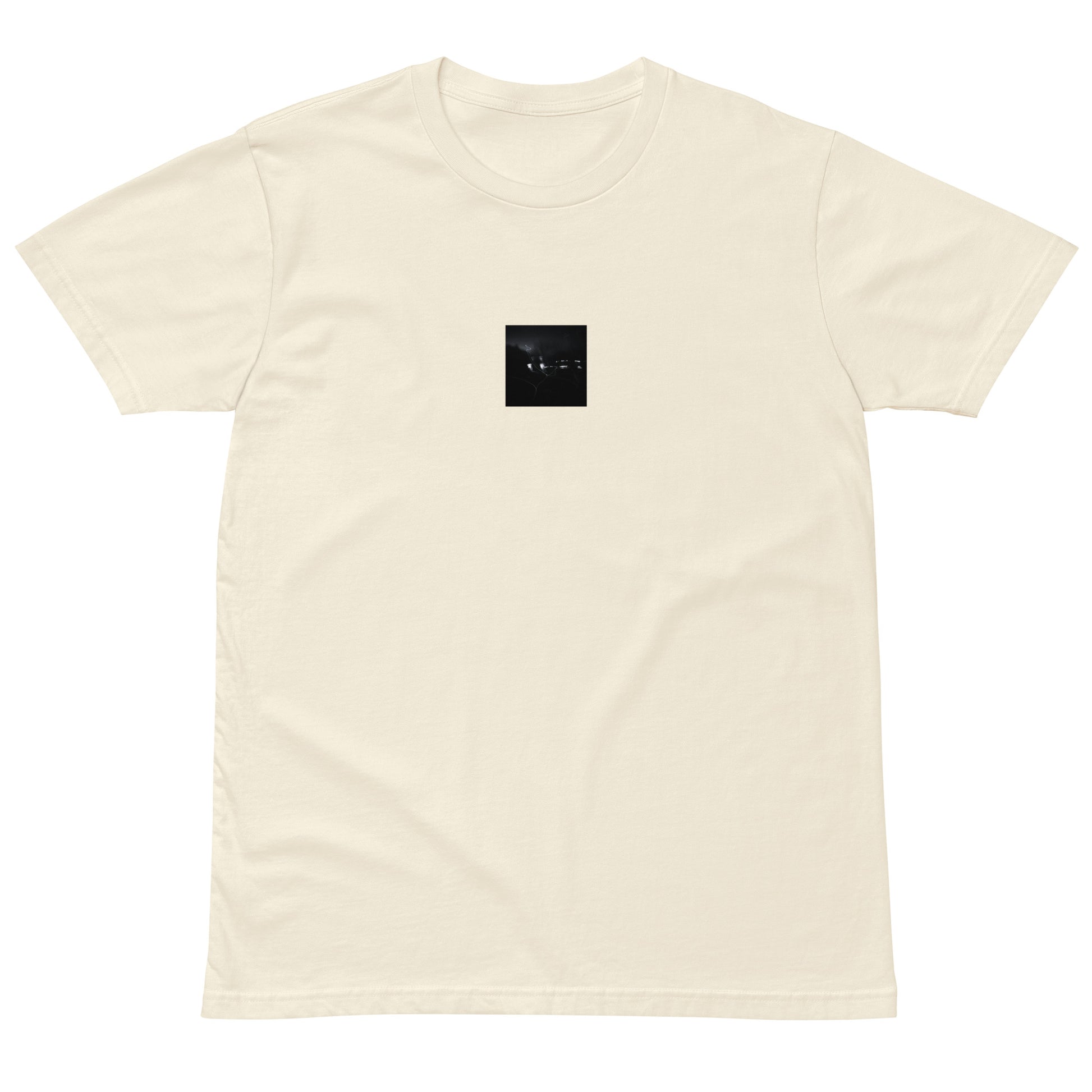 Minimalist streetwear style unisex premium T-shirt in natural, featuring a 'Night Light (B&W)' photograph print on the chest. / Night Light (B&W) プレミアムTシャツ（ナチュラル）：自然な風合いに夜の光のモノクロ風景が馴染む、クリーンなモードストリート系Tシャツ。