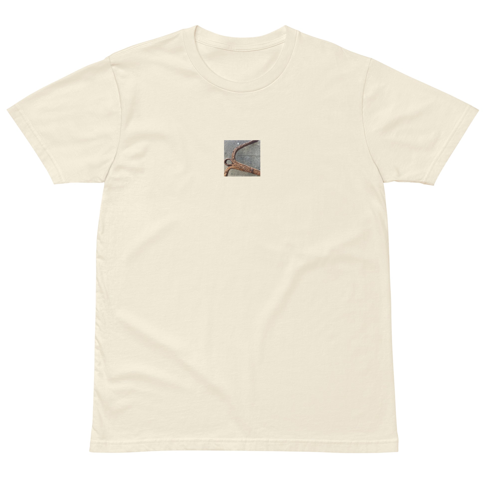 Minimalist streetwear style premium T-shirt in natural featuring the 'Anchor' photo art on the front. / モードストリート系プレミアムTシャツ（ナチュラル）フロントに「アンカー（錨）」のフォトアートを配したデザイン。