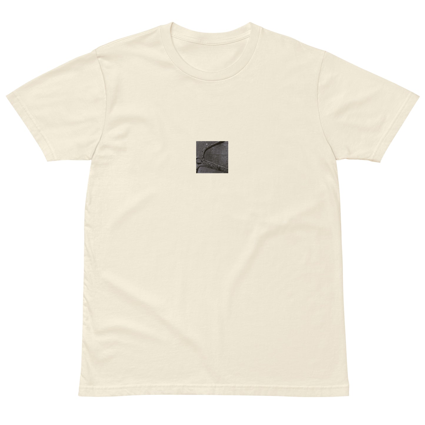 Minimalist streetwear style premium T-shirt in natural featuring the 'Anchor (B&W)' photo art on the front. / モードストリート系プレミアムTシャツ（ナチュラル）フロントに「アンカー（錨・モノクロ）」のフォトアートを配したデザイン。