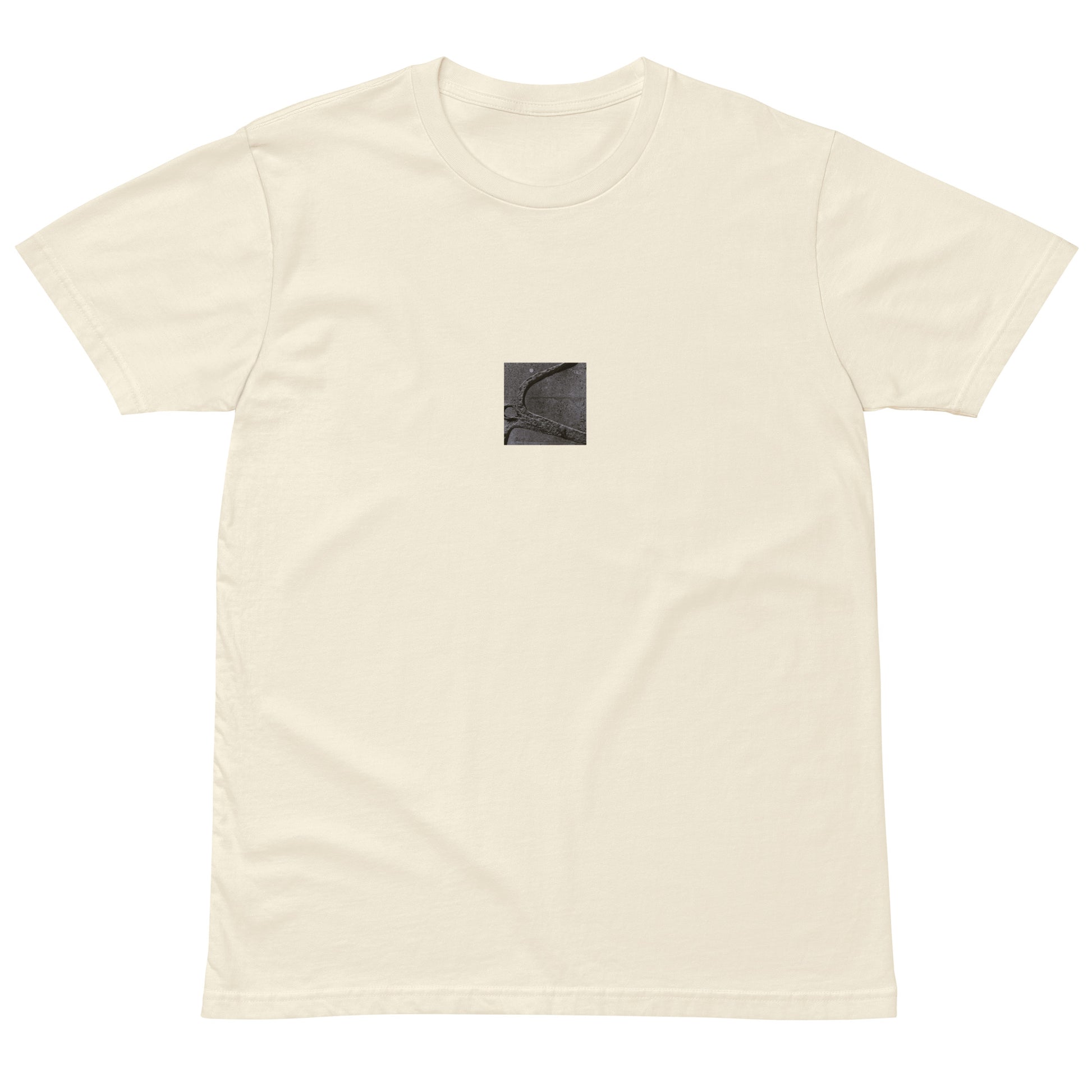 Minimalist streetwear style premium T-shirt in natural featuring the 'Anchor (B&W)' photo art on the front. / モードストリート系プレミアムTシャツ（ナチュラル）フロントに「アンカー（錨・モノクロ）」のフォトアートを配したデザイン。