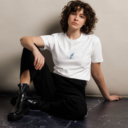 Minimalist mode style unisex premium white t-shirt with a 'Vines Entangled on a Utility Pole' photo print / モードストリート系ユニセックス・プレミアムTシャツ（ホワイト）、フロントに「電柱に絡まるツル」の写真プリント（Tシャツ）