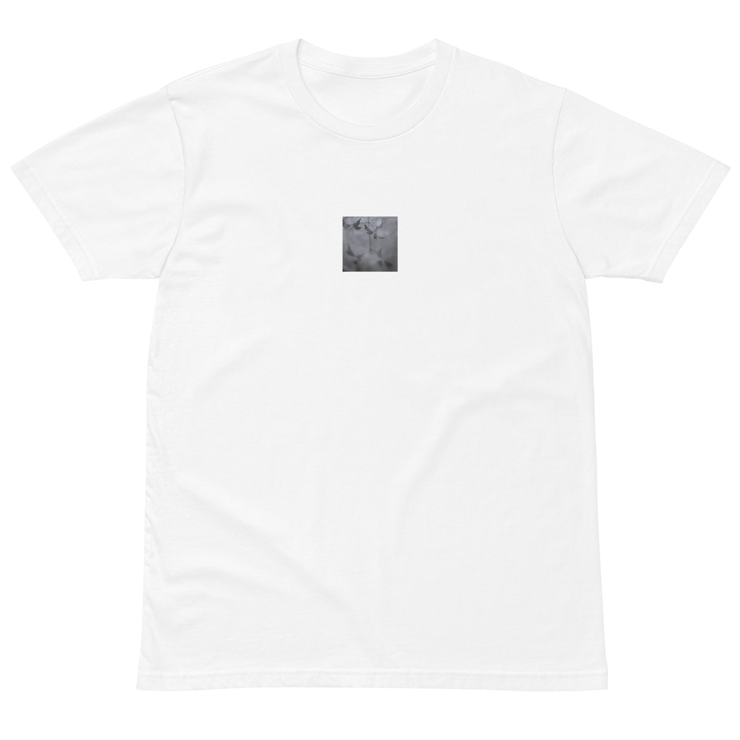 Minimalist mode style unisex premium white t-shirt with a 'Water Surface & Leaves' black and white photo print / モードストリート系ユニセックス・プレミアムTシャツ（ホワイト）、フロントに「水面と葉」のモノクロ写真プリント（Tシャツ）
