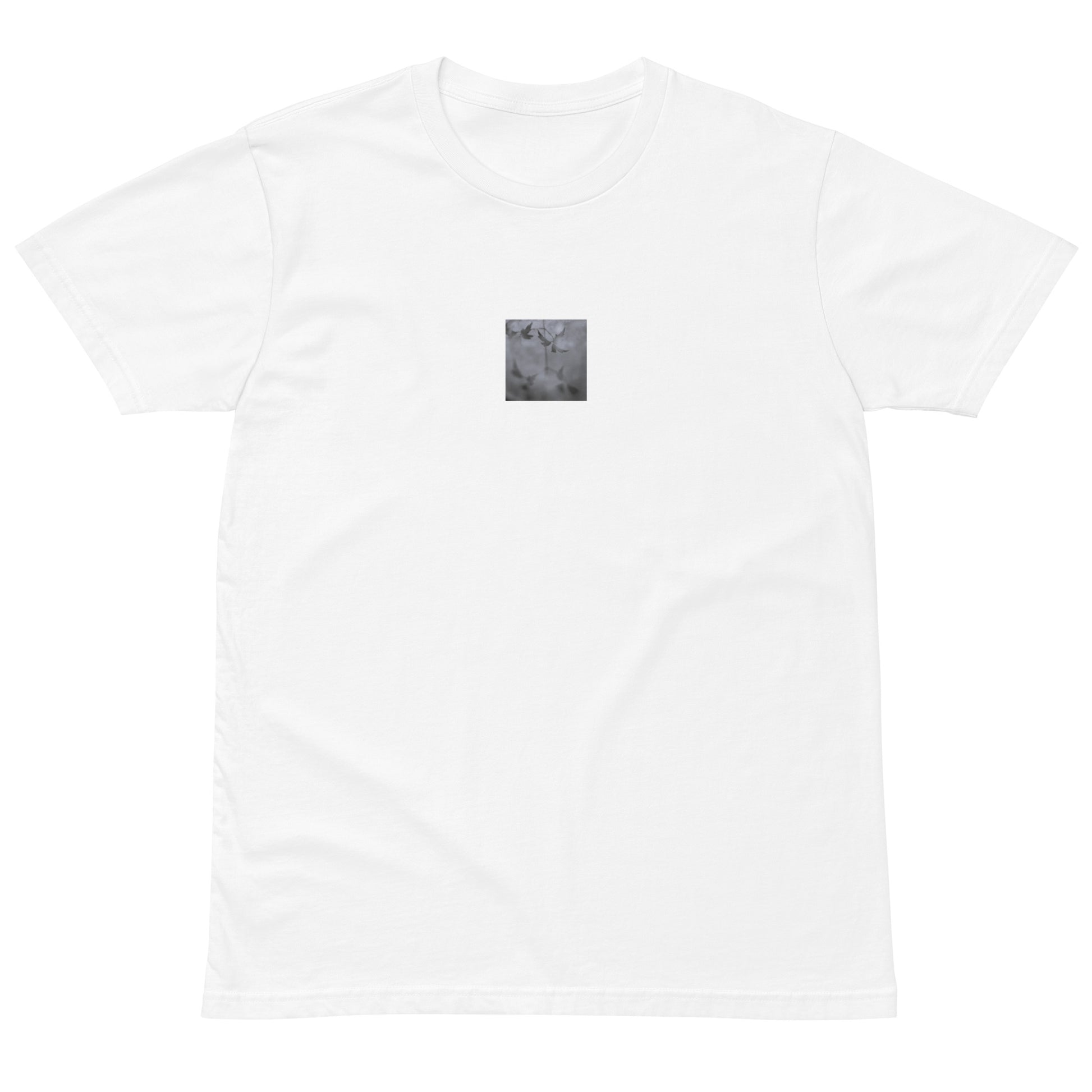 Minimalist mode style unisex premium white t-shirt with a 'Water Surface & Leaves' black and white photo print / モードストリート系ユニセックス・プレミアムTシャツ（ホワイト）、フロントに「水面と葉」のモノクロ写真プリント（Tシャツ）