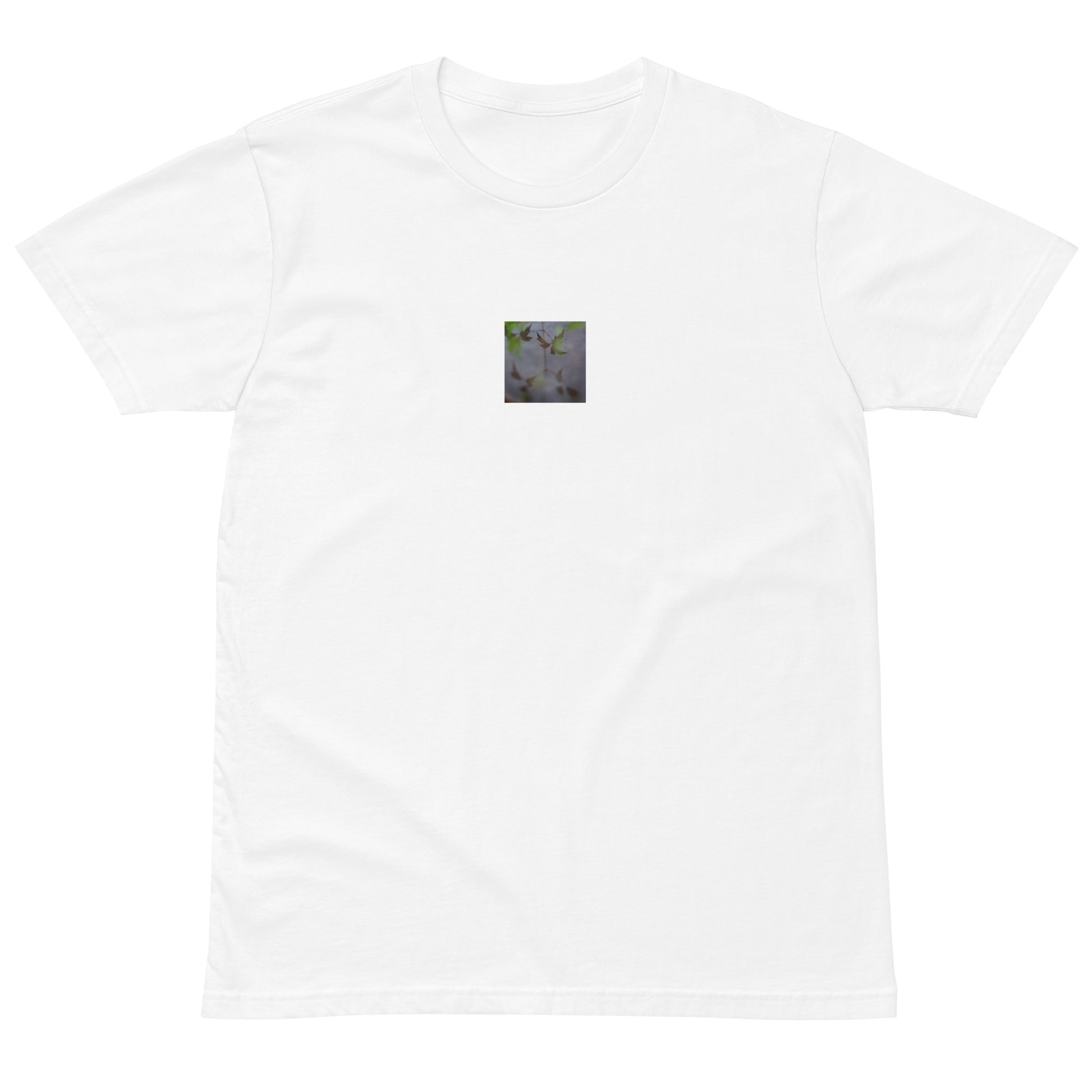 Minimalist mode style unisex premium white t-shirt with a 'Water Surface & Leaves' art print / モードストリート系ユニセックス・プレミアムTシャツ（ホワイト）、フロントに「水面と葉」のアートプリント（Tシャツ）