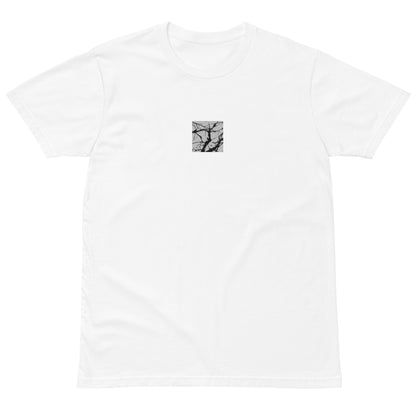 Minimalist mode style unisex premium white t-shirt with a 'Bare Tree' black and white photo print / モードストリート系ユニセックス・プレミアムTシャツ（ホワイト）、フロントに「Bare Tree（枯れ木）」のモノクロ写真プリント（Tシャツ）