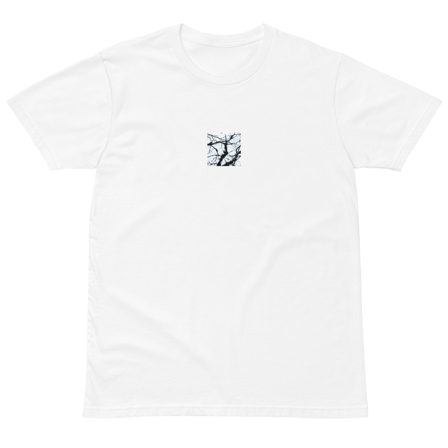 Minimalist mode style unisex premium white t-shirt with a 'Bare Tree' art print / モードストリート系ユニセックス・プレミアムTシャツ（ホワイト）、フロントに「Bare Tree（枯れ木）」のアートプリント（Tシャツ）
