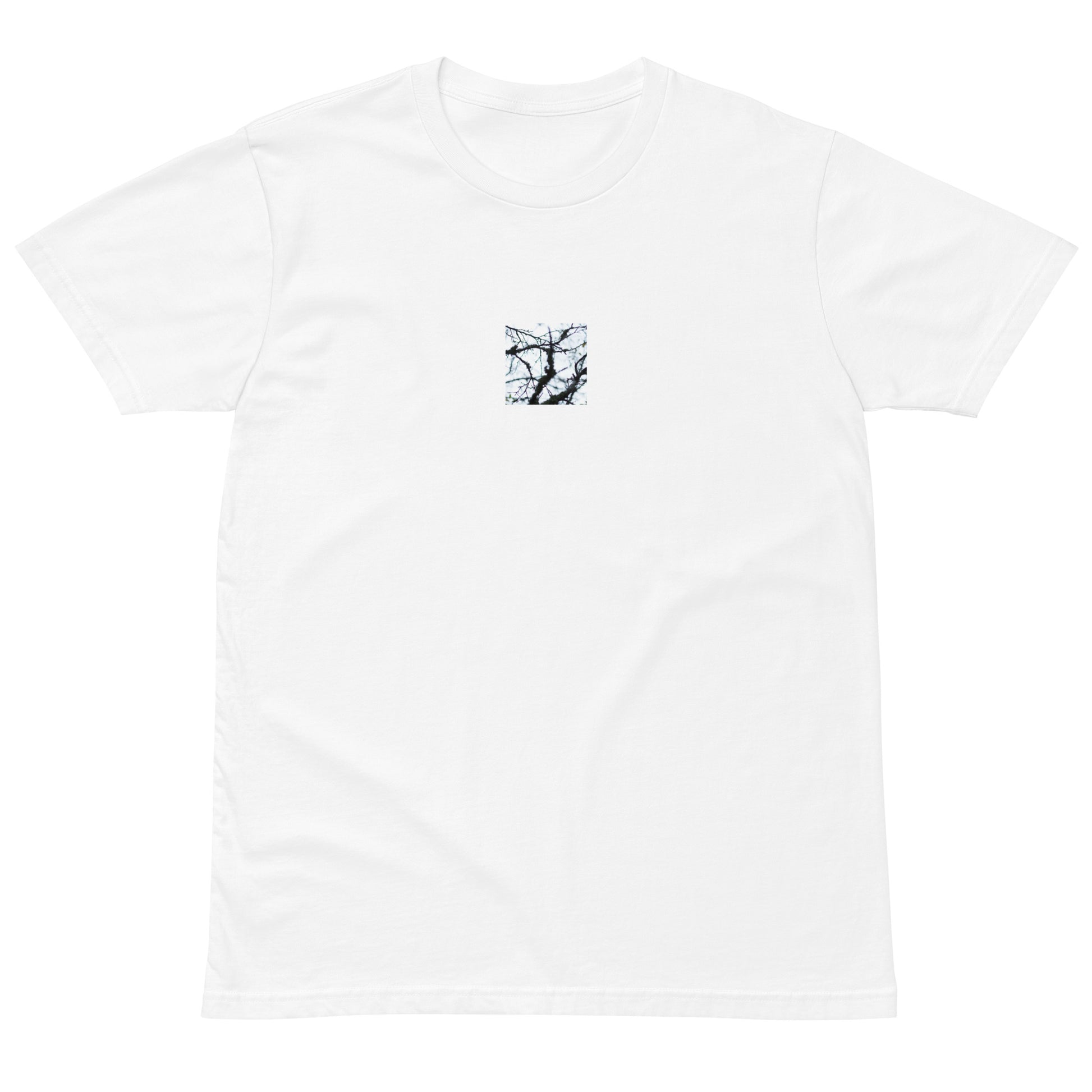 Minimalist mode style unisex premium white t-shirt with a 'Bare Tree' art print / モードストリート系ユニセックス・プレミアムTシャツ（ホワイト）、フロントに「Bare Tree（枯れ木）」のアートプリント（Tシャツ）