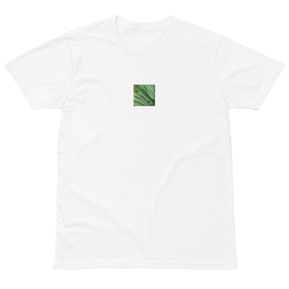 Minimalist unisex premium T-shirt in white, featuring a vibrant color photograph of a Yucca plant on the chest. A crisp, high-quality essential with an artistic, botanical edge. / モードストリート系ユニセックス・ホワイト・プレミアムTシャツ。フロントにユッカ植物のカラー写真プリントを配置。清潔感のある白地に写真が映える、アーティスティックなデザイン。