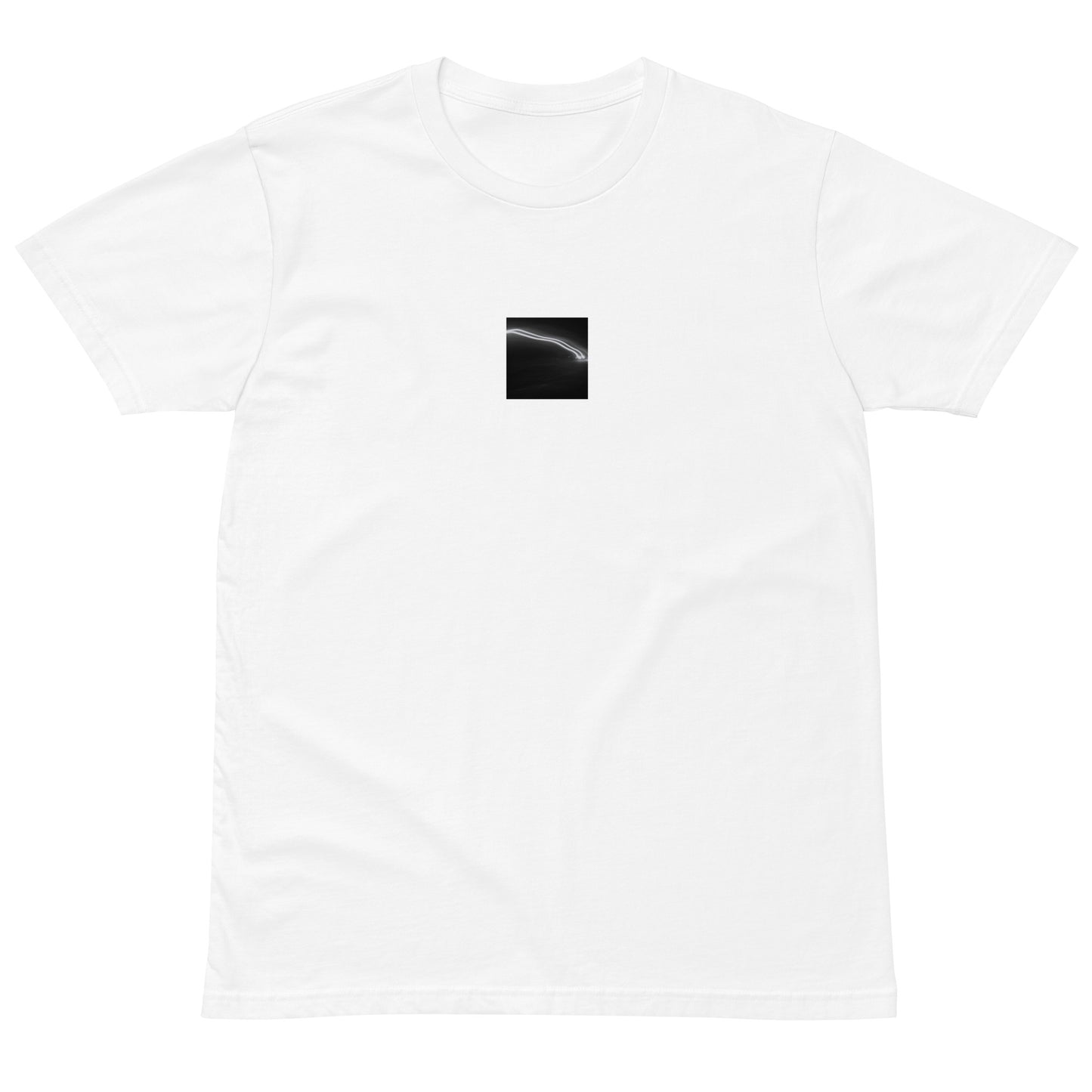 Minimalist streetwear style unisex premium T-shirt in white, featuring a 'Night Car Lights' B&W photograph print on the chest. / Night Car Lights (B&W) プレミアムTシャツ（ホワイト）：清潔感のある白地に、都会の光の軌跡を捉えたモノクロデザインが際立つモードストリート系Tシャツ。
