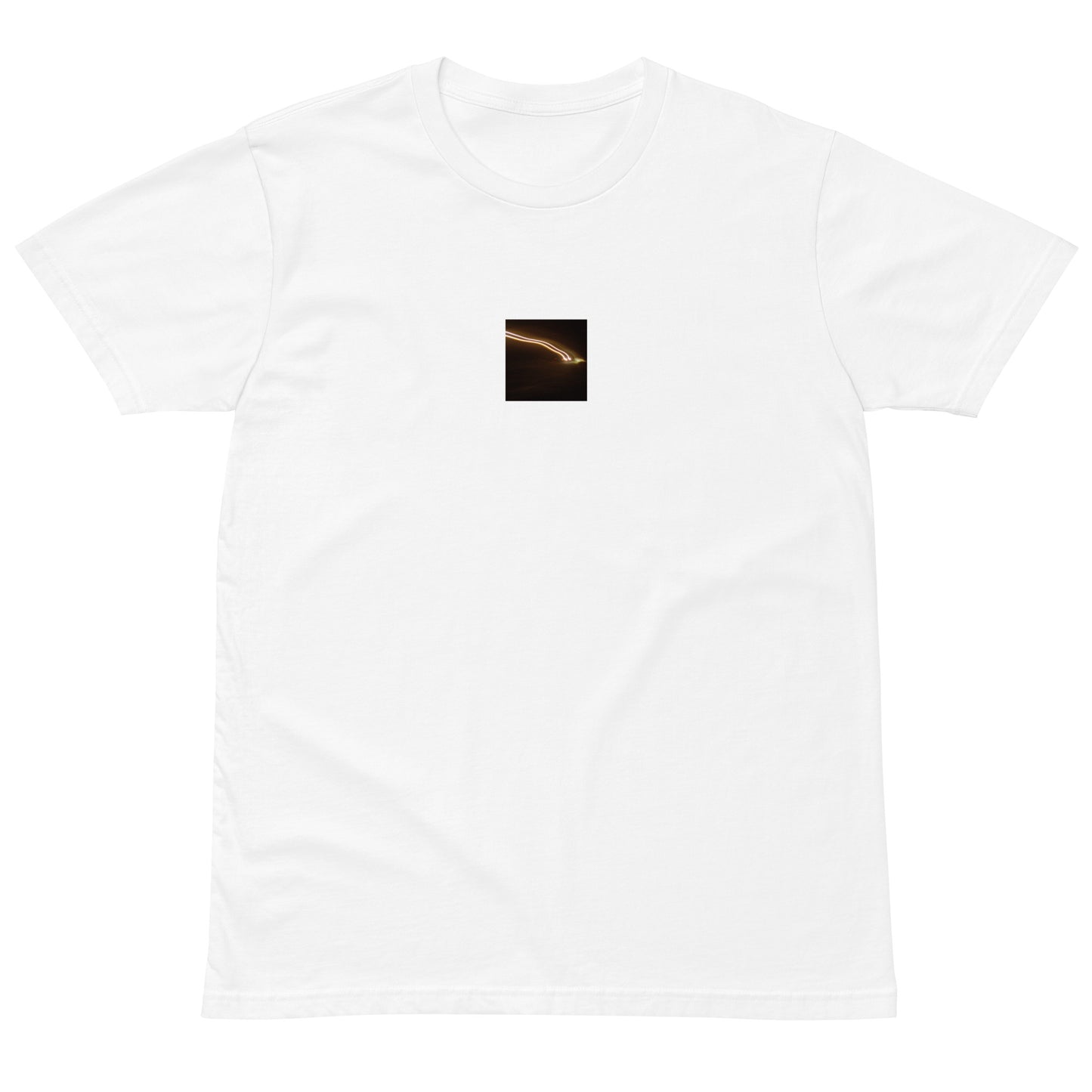 Minimalist streetwear style unisex premium T-shirt in white, featuring a 'Night Car Lights' photograph print on the chest. / Night Car Lights プレミアムTシャツ（ホワイト）：清潔感のある白地に、都会の光の軌跡を捉えたデザインが際立つモードストリート系Tシャツ。