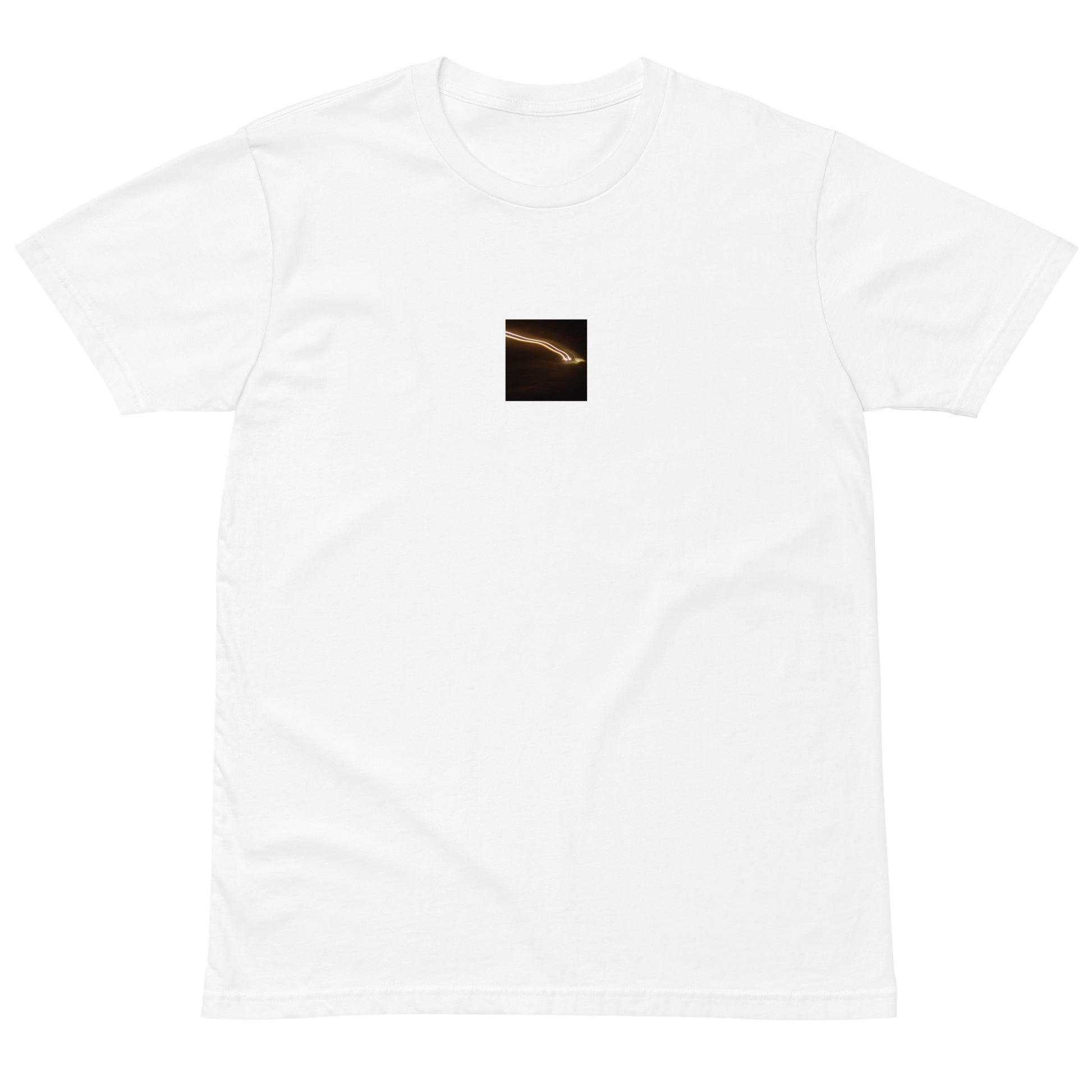 Minimalist streetwear style unisex premium T-shirt in white, featuring a 'Night Car Lights' photograph print on the chest. / Night Car Lights プレミアムTシャツ（ホワイト）：清潔感のある白地に、都会の光の軌跡を捉えたデザインが際立つモードストリート系Tシャツ。
