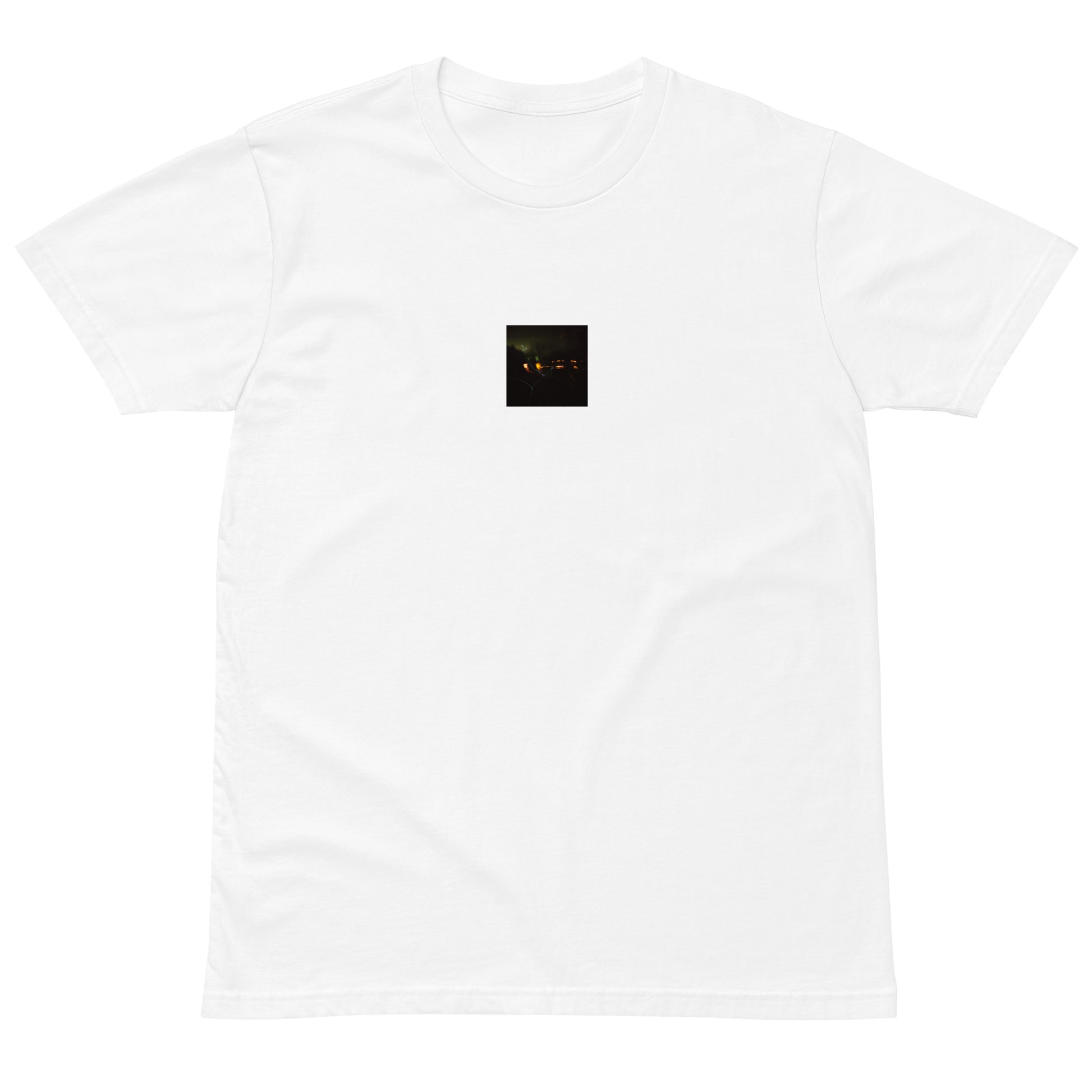 Minimalist streetwear style unisex premium T-shirt in white, featuring a 'Night Light' photograph print on the chest. / Night Light プレミアムTシャツ（ホワイト）：清潔感のある白地に、夜の光の幻想的なデザインが際立つモードストリート系Tシャツ。