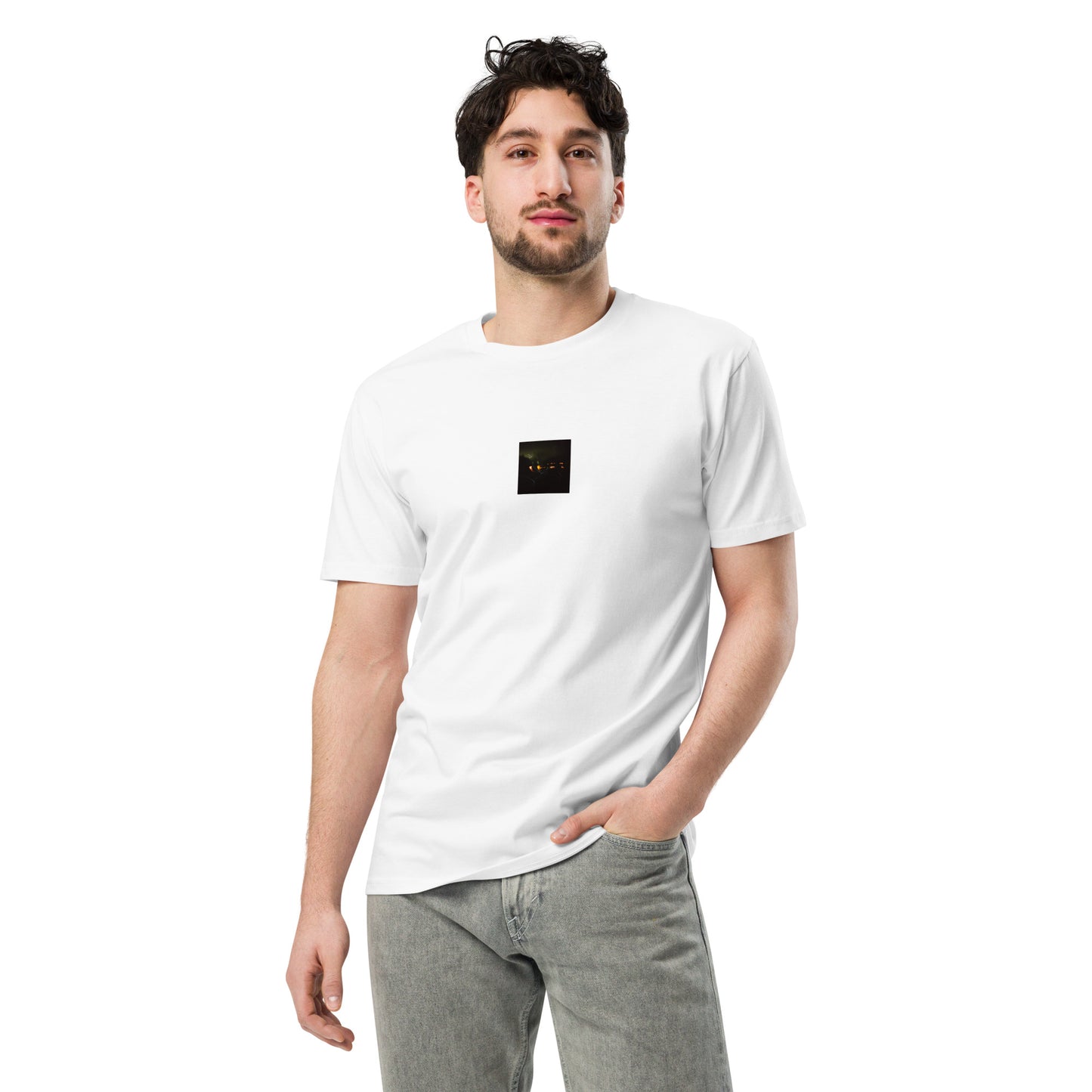 Minimalist streetwear style unisex premium T-shirt in white, featuring a 'Night Light' photograph print on the chest. / Night Light プレミアムTシャツ（ホワイト）：清潔感のある白地に、夜の光の幻想的なデザインが際立つモードストリート系Tシャツ。