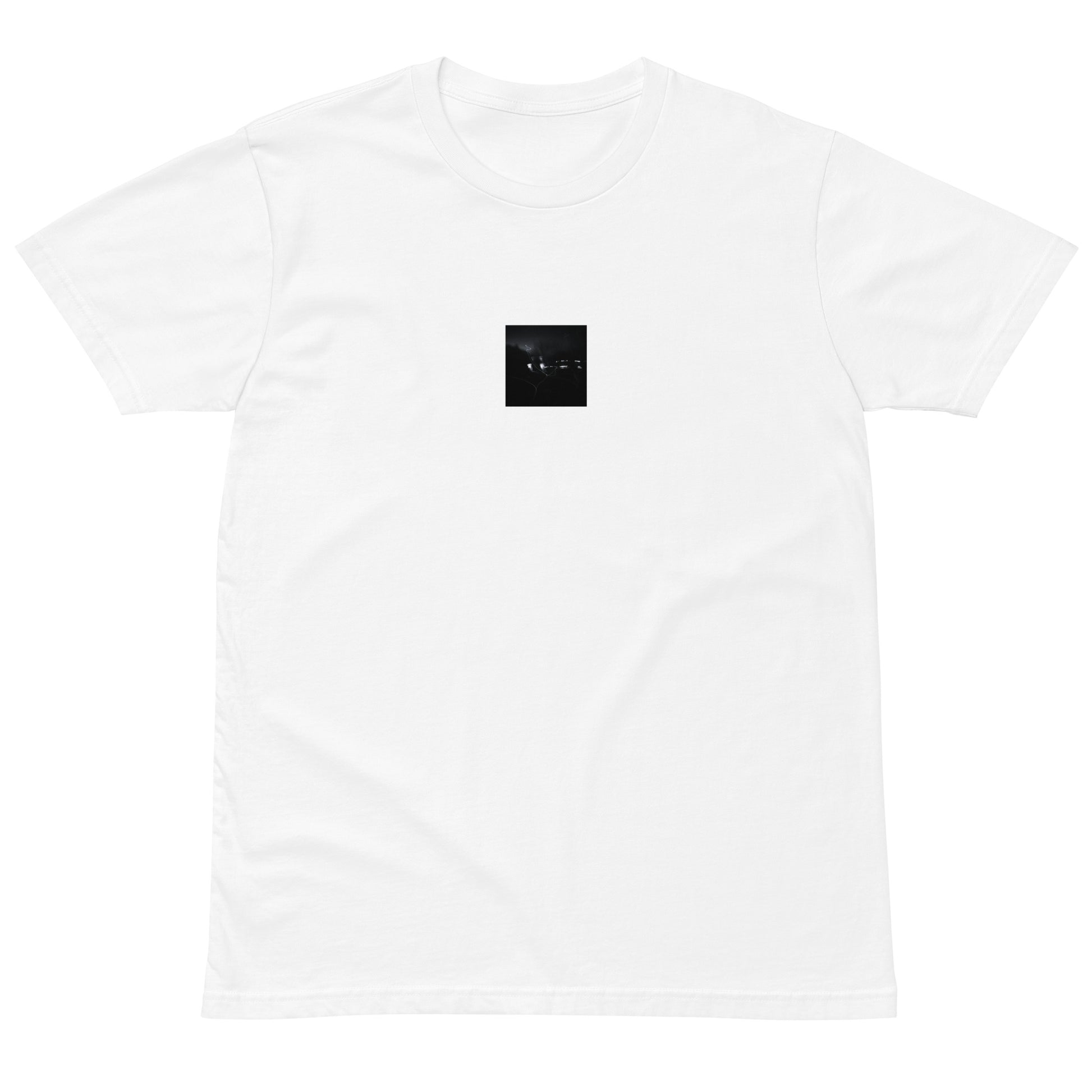 Minimalist streetwear style unisex premium T-shirt in white, featuring a 'Night Light (B&W)' photograph print on the chest. / Night Light (B&W) プレミアムTシャツ（ホワイト）：清潔感のある白地に、夜の光の幻想的なモノクロデザインが際立つモードストリート系Tシャツ。