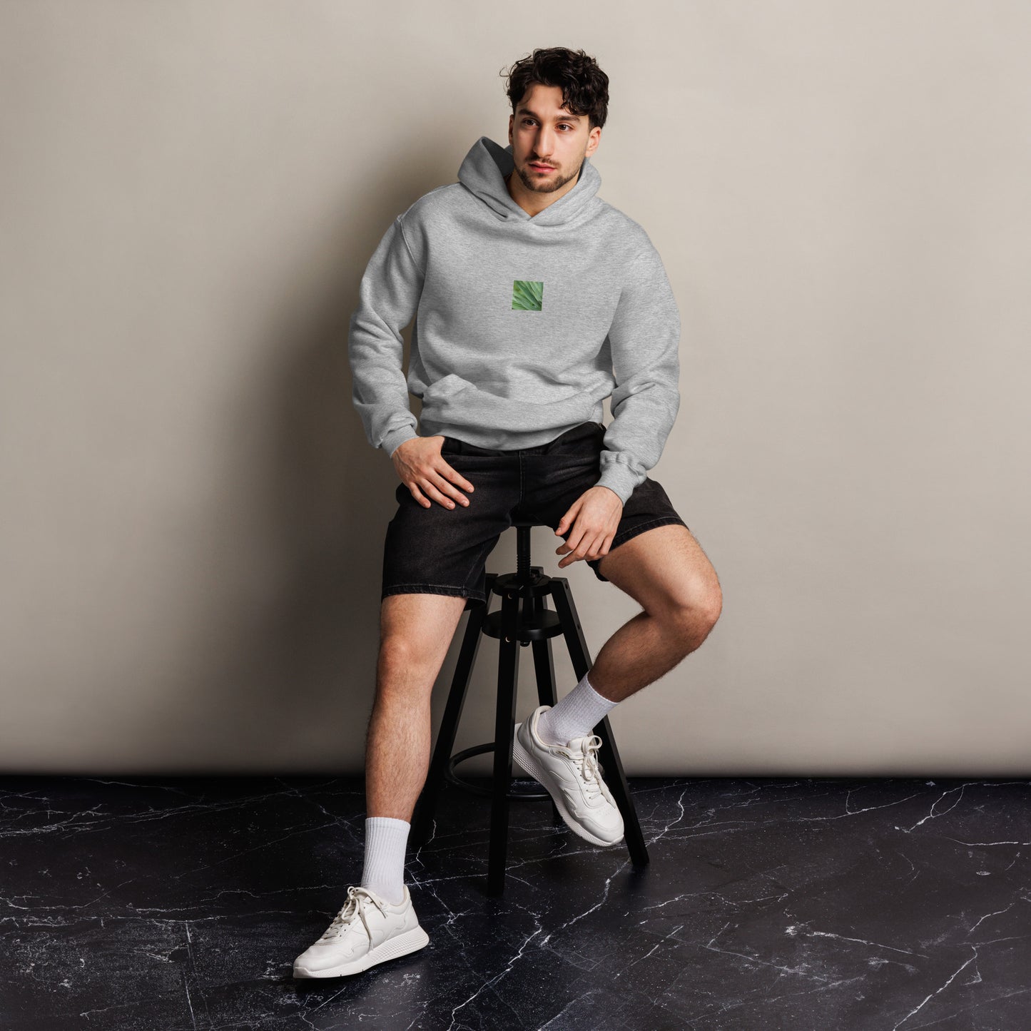 Minimalist streetwear style unisex oversized hoodie in athletic heather, featuring a vibrant Yucca plant color photograph on the chest. A clean, sophisticated aesthetic with a comfortable, relaxed fit. / モードストリート系ユニセックス・アスレチックヘザー（グレー）・オーバーサイズフーディー。フロントにユッカ植物のカラー写真プリント。都会的で洗練されたミニマリスト・ストリートウェア。