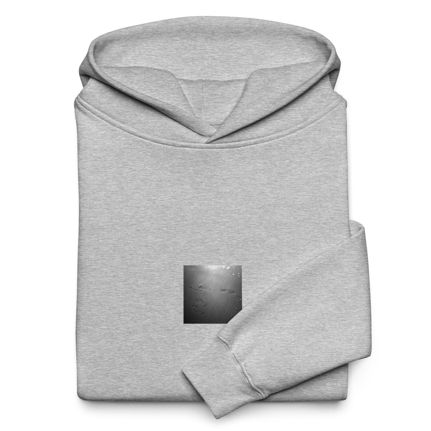 Minimalist streetwear style unisex oversized hoodie in athletic heather with 'Beach Footprints (B&W)' photo art. / フロントに「砂浜の足跡（モノクロ）」のフォトアートを配した、モードストリート系オーバーサイズフーディー（アスレチックヘザー）。