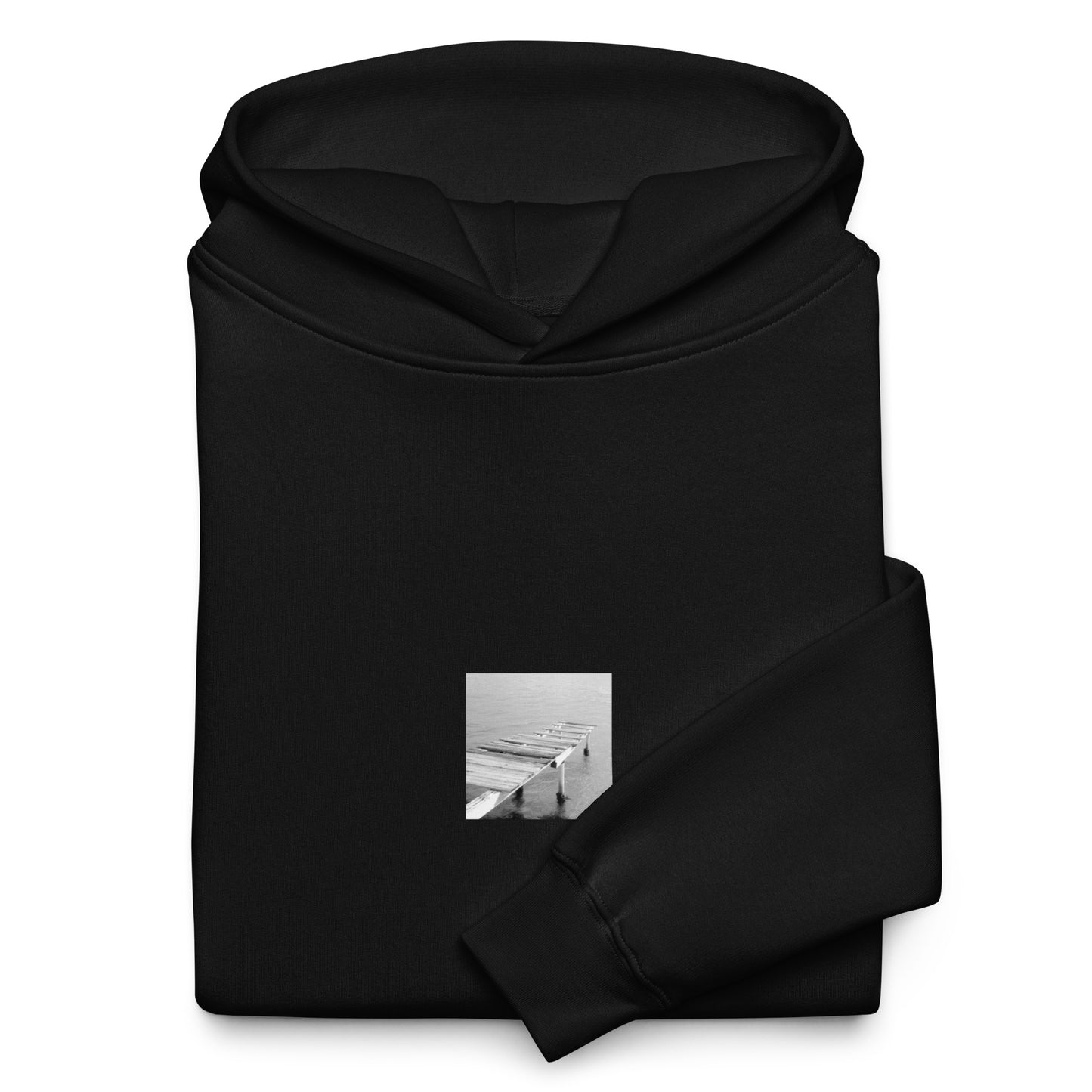 【Black】
Minimalist mode streetwear oversized black hoodie with a 'Sea and Pier' black and white photo print on the front / モードストリート系オーバーサイズパーカー（ブラック）、フロントに「桟橋と海」のモノクロ写真プリント