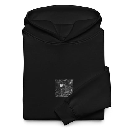 【Black】
Minimalist mode style oversized black hoodie with a 'Camellia Flower' black and white photo print on the front / モードストリート系オーバーサイズパーカー（ブラック）、フロントに「カメリア（椿）」のモノクロ写真プリント（プルオーバー）