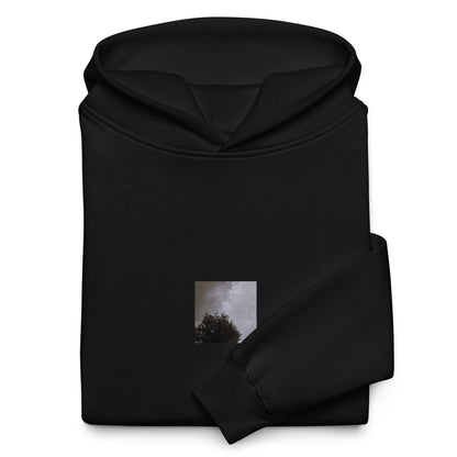 Minimalist mode style unisex black oversized hoodie with a 'Clouds & Tree' black and white photo print / モードストリート系ユニセックス・ブラック・オーバーサイズパーカー、フロントに「Clouds & Tree（雲と木）」のモノクロ写真プリント（パーカー）