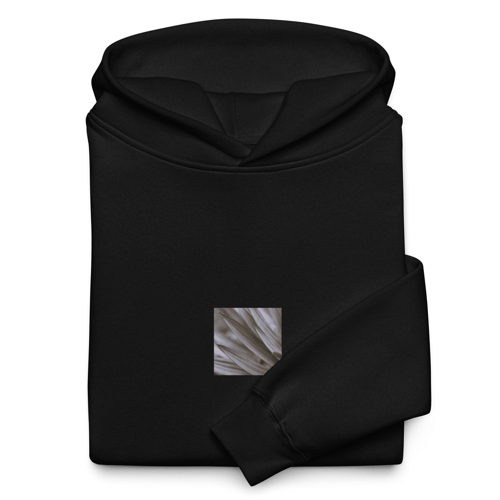 Minimalist mode style unisex black oversized hoodie with a 'Yucca Plant' black and white photo print / モードストリート系ユニセックス・ブラック・オーバーサイズパーカー、フロントに「Yucca Plant（ユッカの植物）」のモノクロ写真プリント（パーカー）