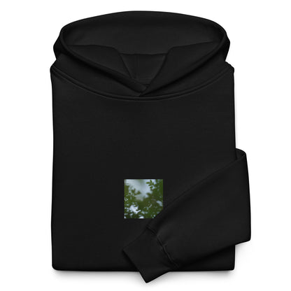 Minimalist streetwear style unisex oversized hoodie in black, featuring a 'Tree Branches' botanical print on the chest. / Tree Branches オーバーサイズ・フーディー（ブラック）：フロントにボタニカルな枝をプリントした、リラックスフィットのモードストリート系プルオーバー。