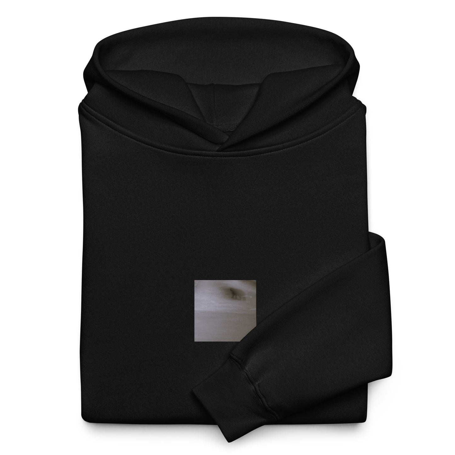 Minimalist streetwear style oversized hoodie in black featuring the 'Cat (B&W)' photo art on the front. / モードストリート系オーバーサイズフーディー（ブラック）フロントに「猫（モノクロ）」のフォトアートを配したデザイン。