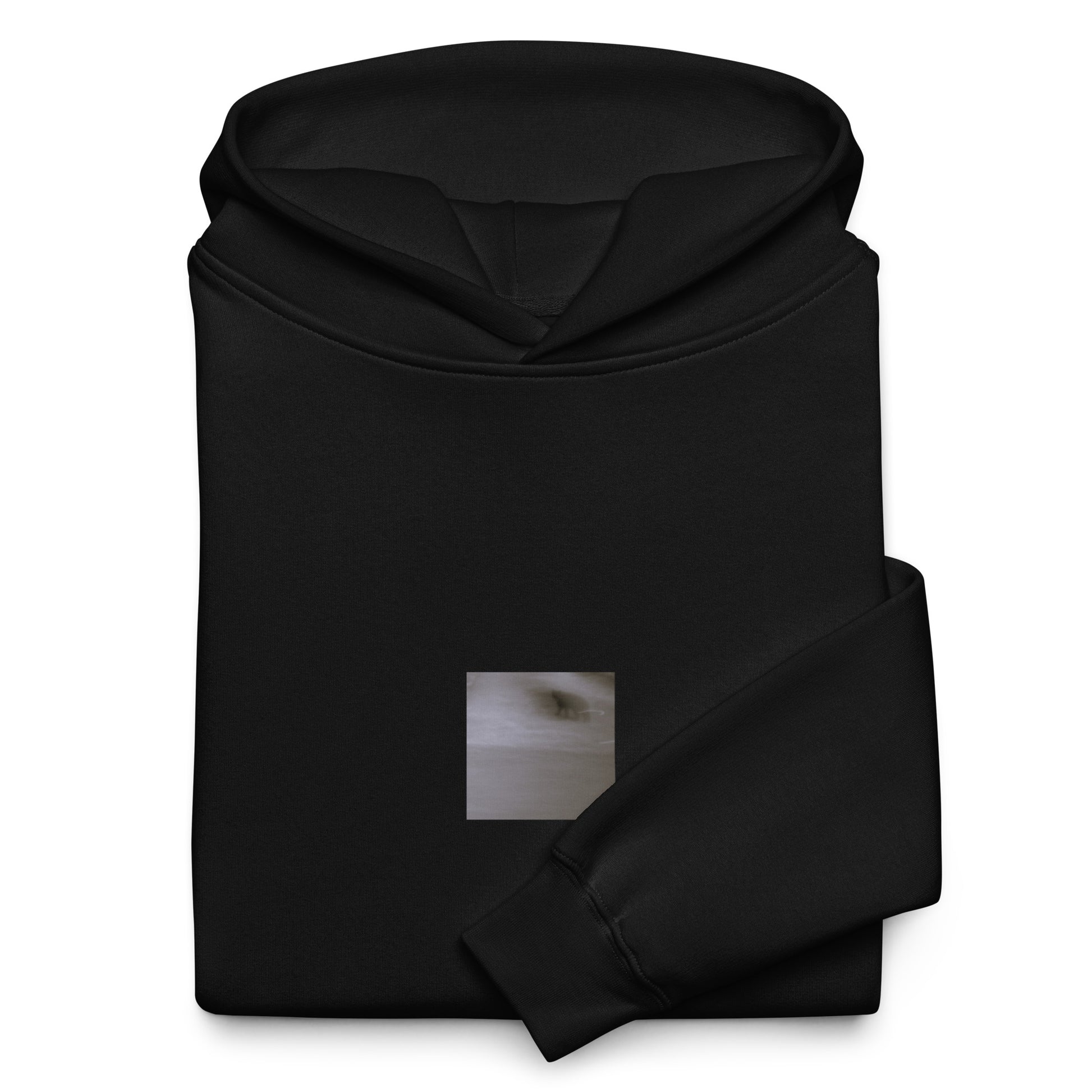 Minimalist streetwear style oversized hoodie in black featuring the 'Cat (B&W)' photo art on the front. / モードストリート系オーバーサイズフーディー（ブラック）フロントに「猫（モノクロ）」のフォトアートを配したデザイン。
