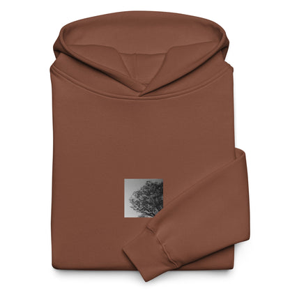 【Chestnut】
Minimalist mode style oversized chestnut hoodie with a 'Tree and Wind' black and white photo print on the front / モードストリート系オーバーサイズパーカー（チェスナット）、フロントに「木と風」のモノクロ写真プリント（フーディー）