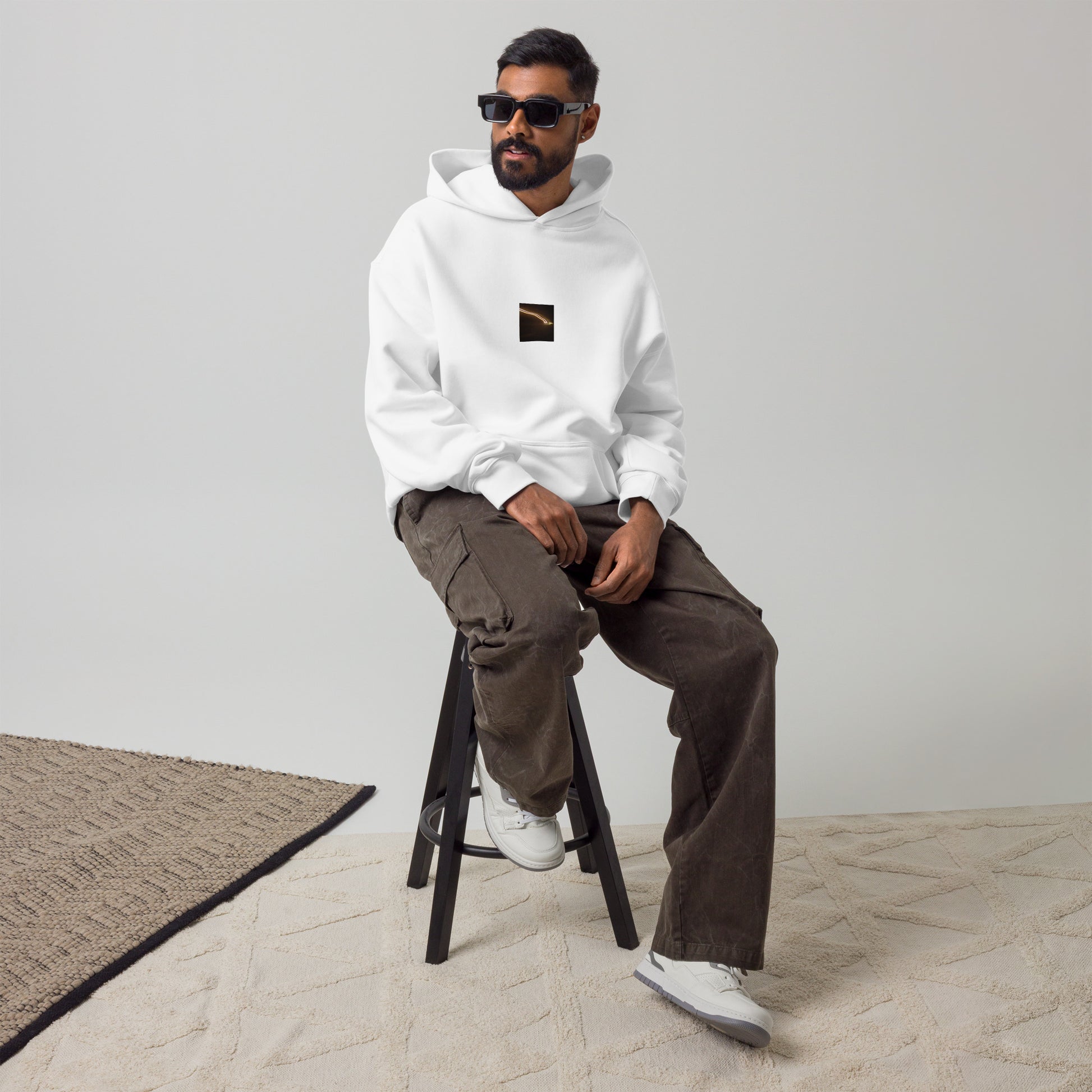 Minimalist streetwear style unisex oversized hoodie in white, featuring a 'Night Car Lights' photograph print on the chest. / Night Car Lights オーバーサイズ・フーディー（ホワイト）：清潔感のある白地に、都会の光の軌跡を捉えたデザインが際立つモードストリート系パーカー。