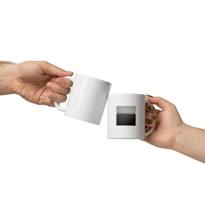 Minimalist mode style ceramic mug with a 'Beach and People' black and white photo print / モードストリート系セラミックマグカップ、「ビーチと人々」のモノクロ写真プリント（コーヒーマグ）