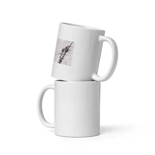 Minimalist mode style ceramic mug with a 'Vines Entangled on a Utility Pole' black and white photo print / モードストリート系セラミックマグカップ、「Vines Entangled on a Utility Pole（電柱に絡まるツル）」のモノクロ写真プリント（コーヒーマグ）