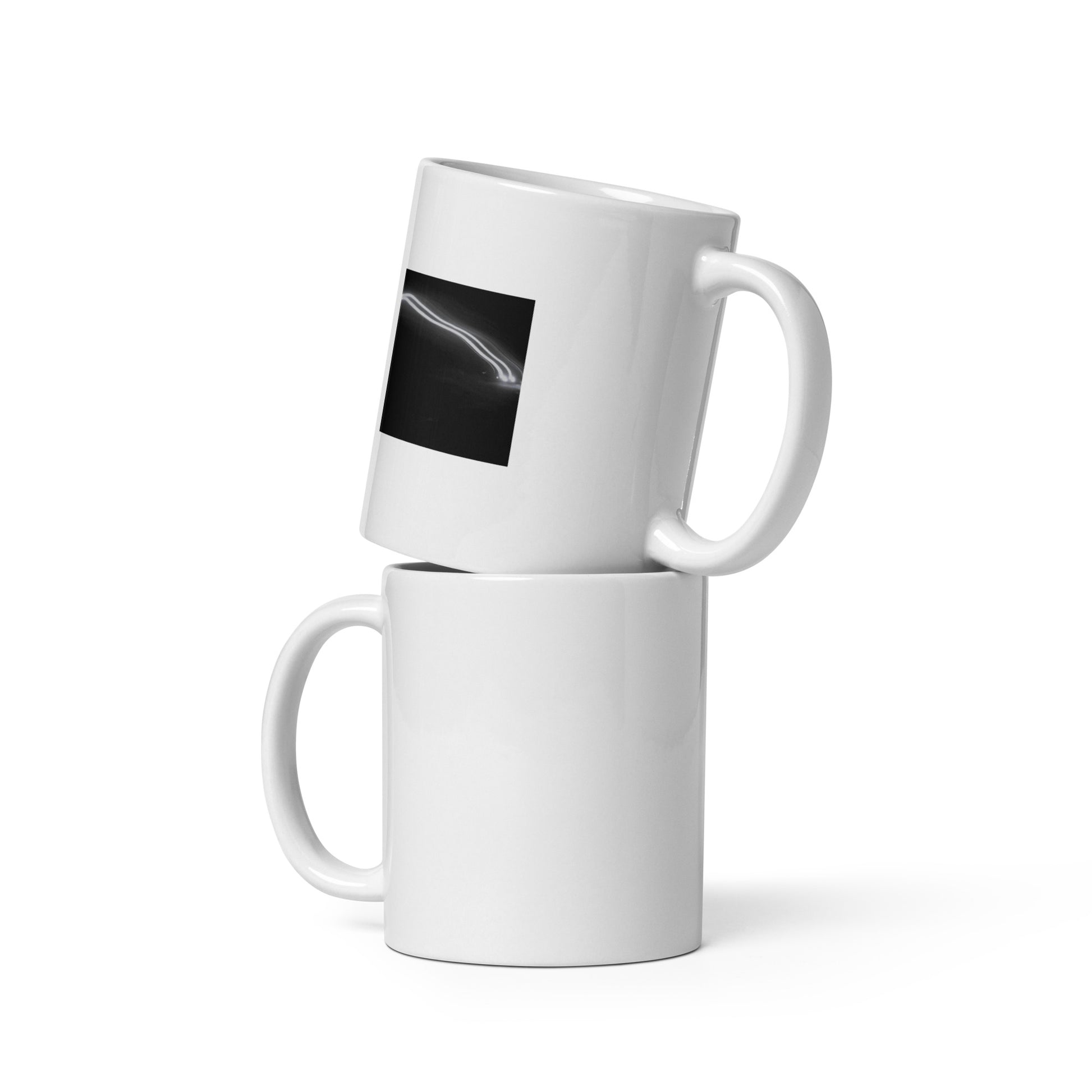 Minimalist streetwear style ceramic mug featuring an artistic 'Night Car Lights' black and white photograph print. / Night Car Lights (B&W) マグカップ：夜の車のライトを捉えたモノクロ写真デザイン。洗練されたモードストリート系ミニマリスト・マグカップ。