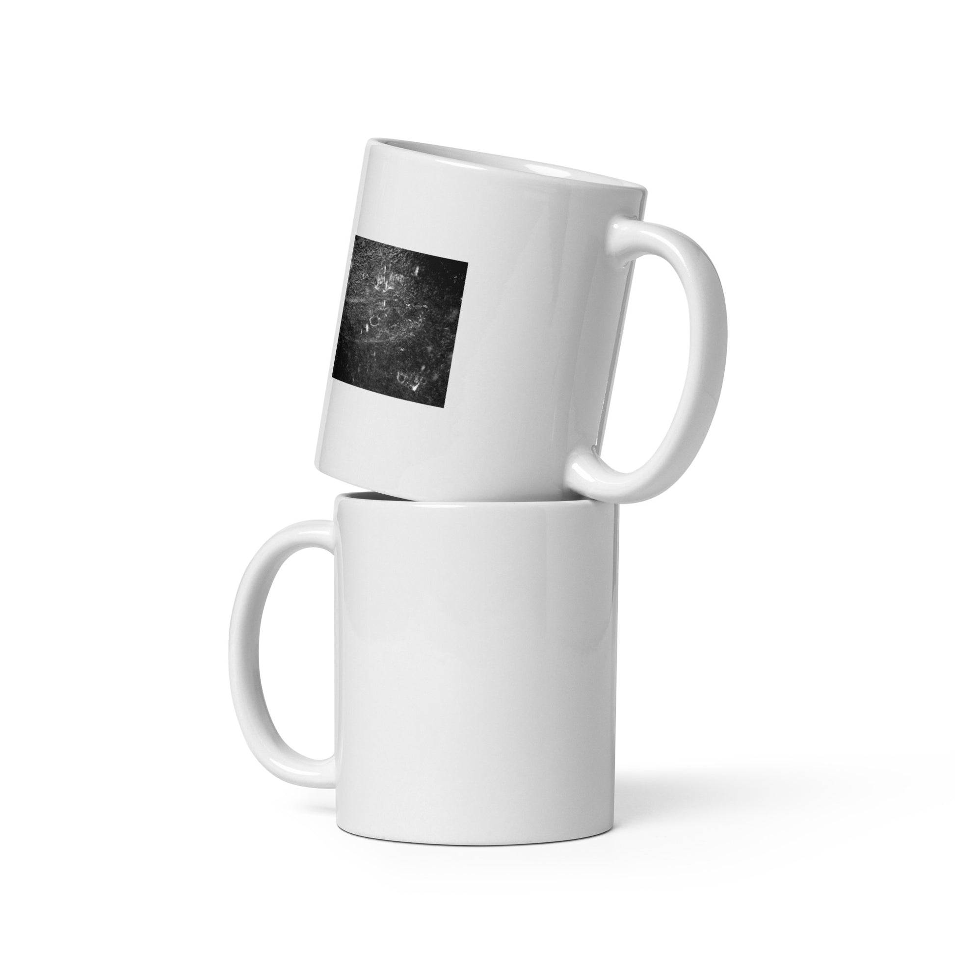 Minimalist streetwear style white glossy mug featuring the 'Rain (B&W)' photo art. / モードストリート系ホワイト光沢マグカップ：「雨（モノクロ）」のフォトアートを配したデザイン。