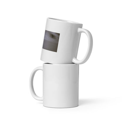 Minimalist streetwear style white glossy mug featuring the 'Cat (B&W)' photo art. / モードストリート系ホワイト光沢マグカップ：「猫（モノクロ）」のフォトアートを配したデザイン。