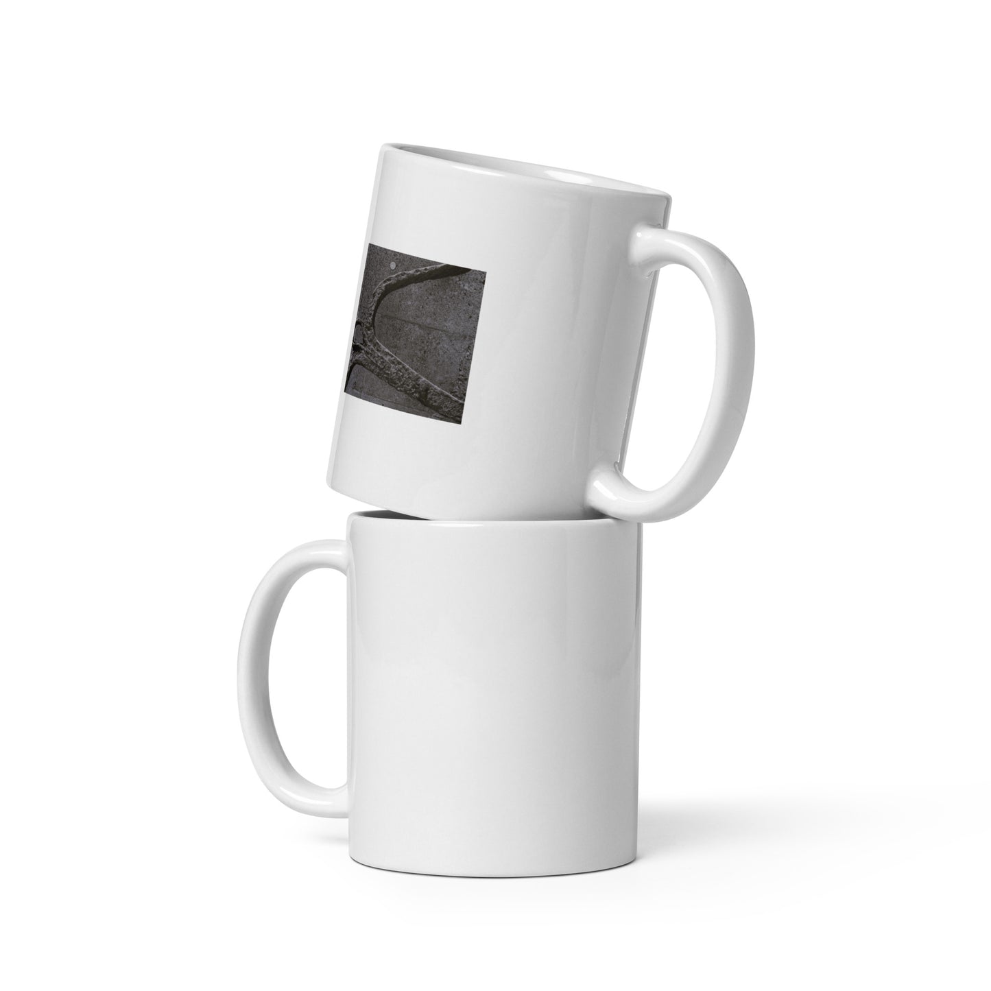 Minimalist art white glossy mug featuring the 'Anchor (B&W)' photo art. / ホワイト光沢マグカップ：「アンカー（錨・モノクロ）」のフォトアートを配したミニマリストデザイン。