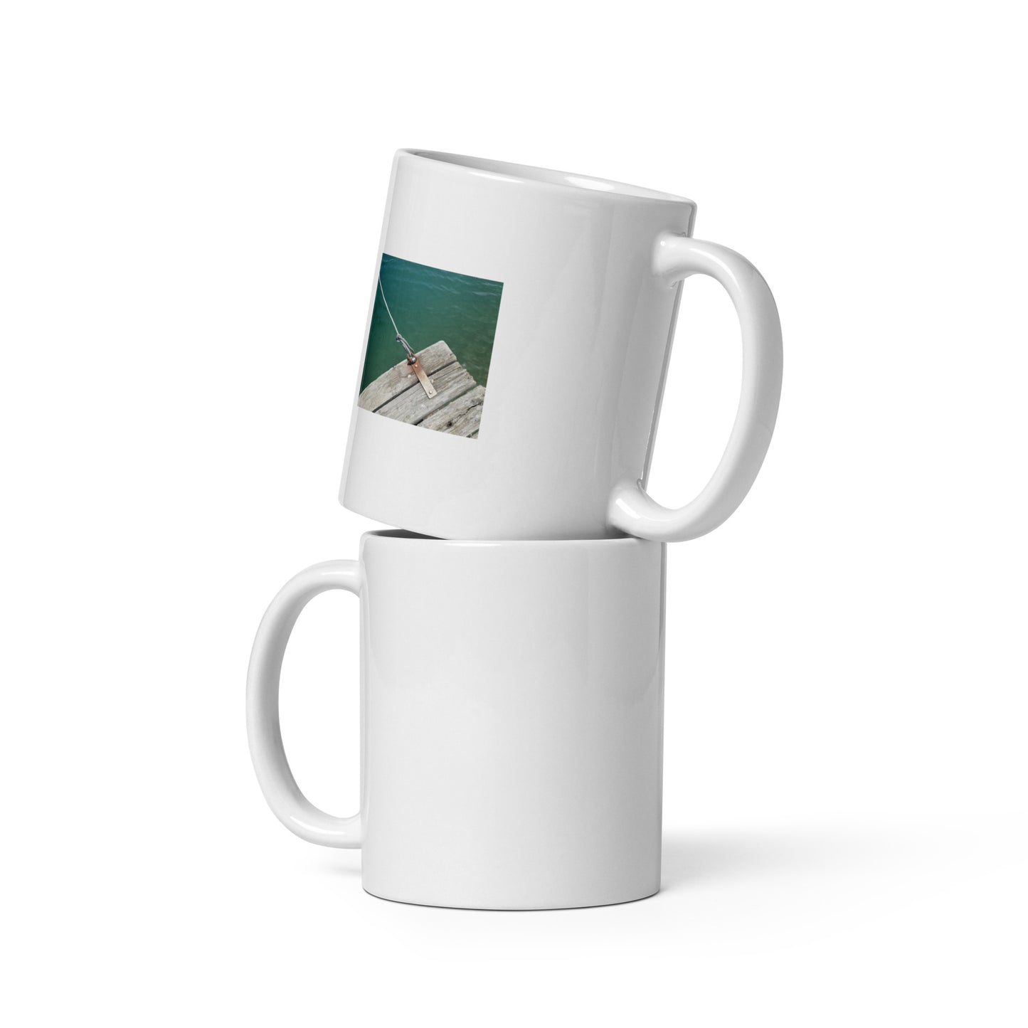 Minimalist art white glossy mug featuring the 'Sea, Pier and Rope' photo art. / ホワイト光沢マグカップ：「海、桟橋、ロープ」のフォトアートを配したミニマリストデザイン。