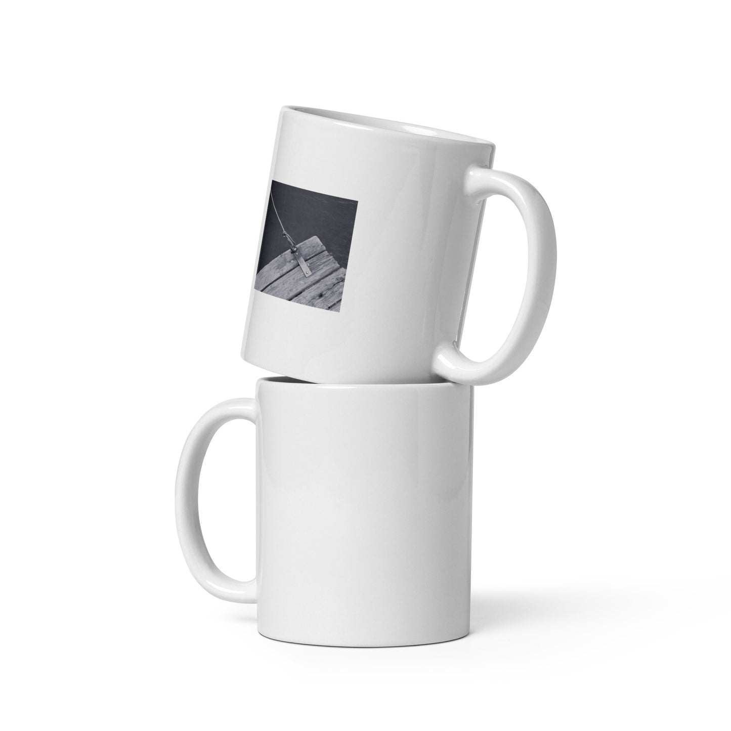 Minimalist art white glossy mug featuring the 'Ocean Pier (B&W)' photo art. / ホワイト光沢マグカップ：「海の桟橋 (モノクロ)」のフォトアートを配したミニマリストデザイン。