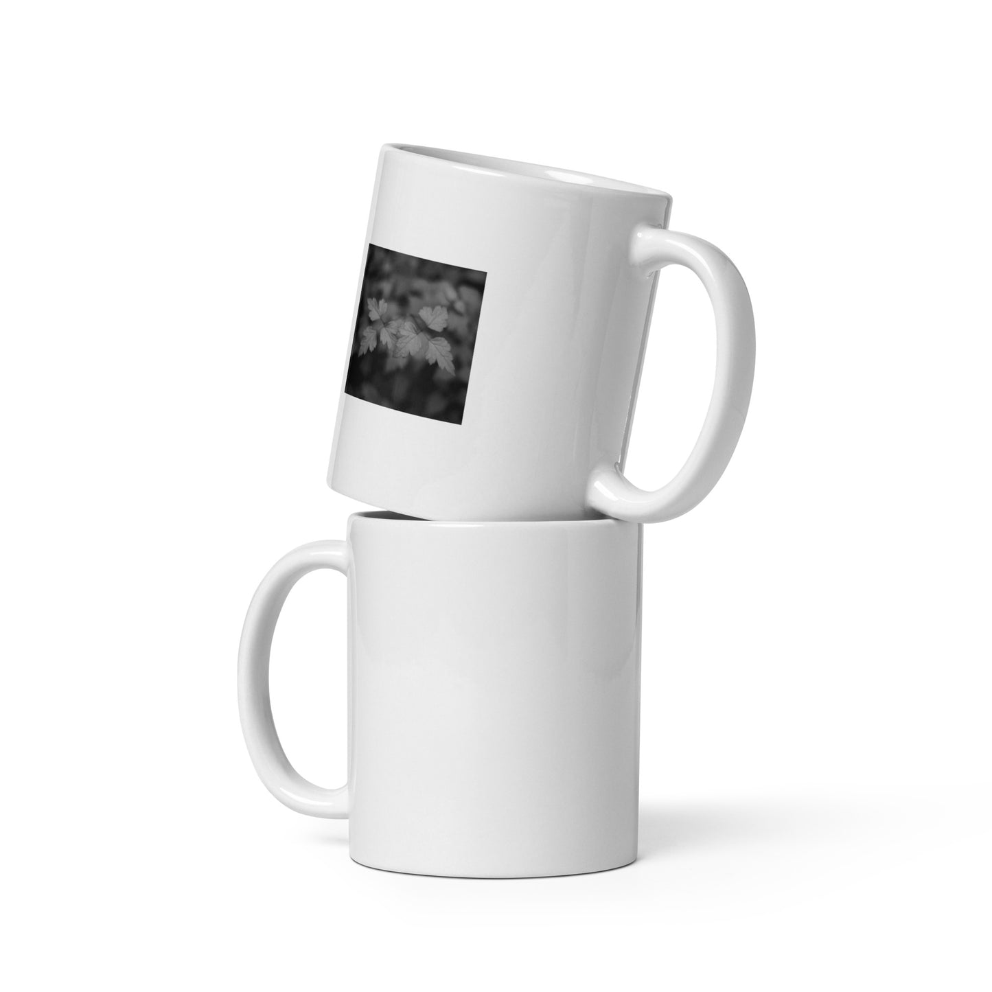 Minimalist art white glossy mug featuring the 'Plants (B&W)' photo art. / ホワイト光沢マグカップ：「プランツ (モノクロ)」のフォトアートを配したミニマリストデザイン。