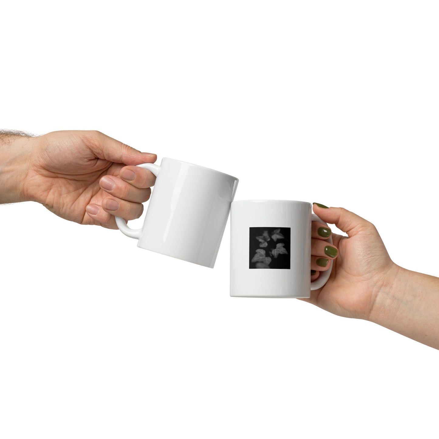Minimalist art white glossy mug featuring the 'ivy (B&W)' photo art. / ホワイト光沢マグカップ：「アイビー (モノクロ)」のフォトアートを配したミニマリストデザイン。