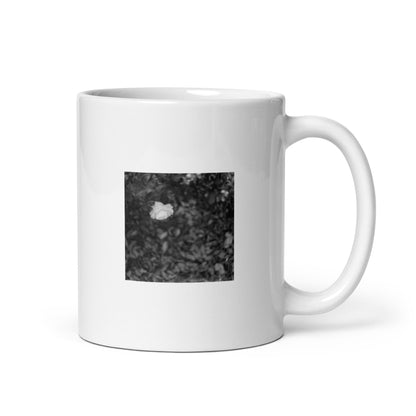 Minimalist mode style ceramic mug with a 'Camellia Flower' black and white photo print / モードストリート系セラミックマグカップ、「カメリア（椿）」のモノクロ写真プリント（コーヒーマグ）
