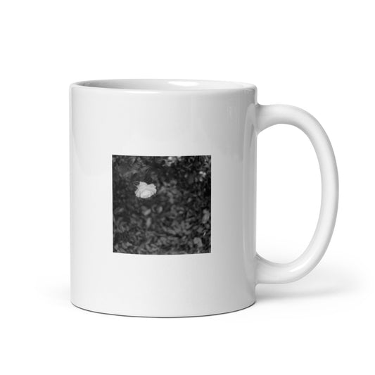 Minimalist mode style ceramic mug with a 'Camellia Flower' black and white photo print / モードストリート系セラミックマグカップ、「カメリア（椿）」のモノクロ写真プリント（コーヒーマグ）