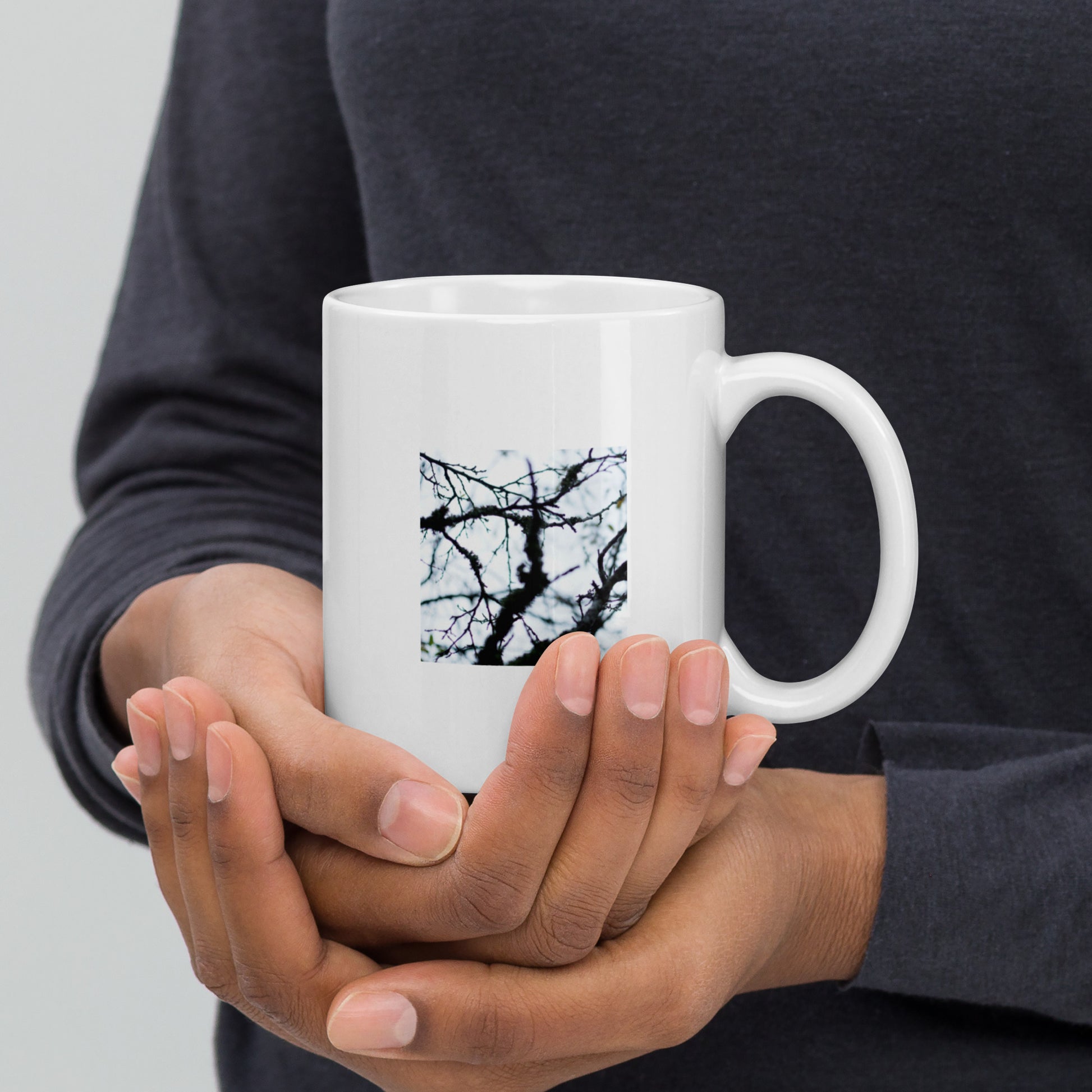Minimalist mode style ceramic mug with a 'Bare Tree' art print / モードストリート系セラミックマグカップ、「Bare Tree（枯れ木）」のアートプリント（コーヒーマグ）