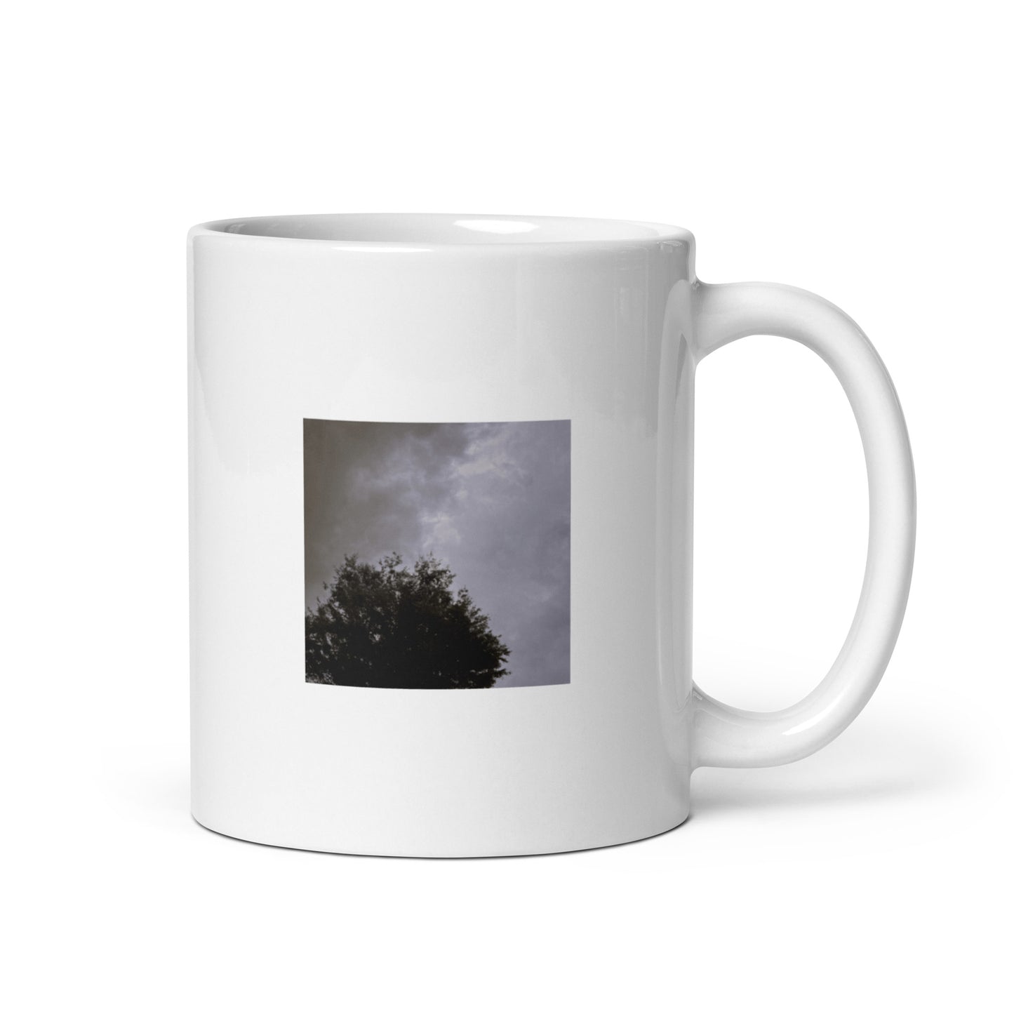 Minimalist mode style ceramic mug with a 'Clouds & Tree' black and white photo print / モードストリート系セラミックマグカップ、「Clouds & Tree（雲と木）」のモノクロ写真プリント（コーヒーマグ）