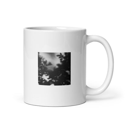 Minimalist streetwear style ceramic mug featuring a striking black and white 'Tree Branches' photograph. Glossy finish, 11 oz capacity, dishwasher and microwave safe. A sophisticated botanical accent for modern living. / モードストリート系デザインの「Tree Branches」モノクロ写真プリントが施されたセラミックマグカップ。光沢仕上げ、容量11oz。洗練されたモダンな空間を演出するボタニカル・アクセント。