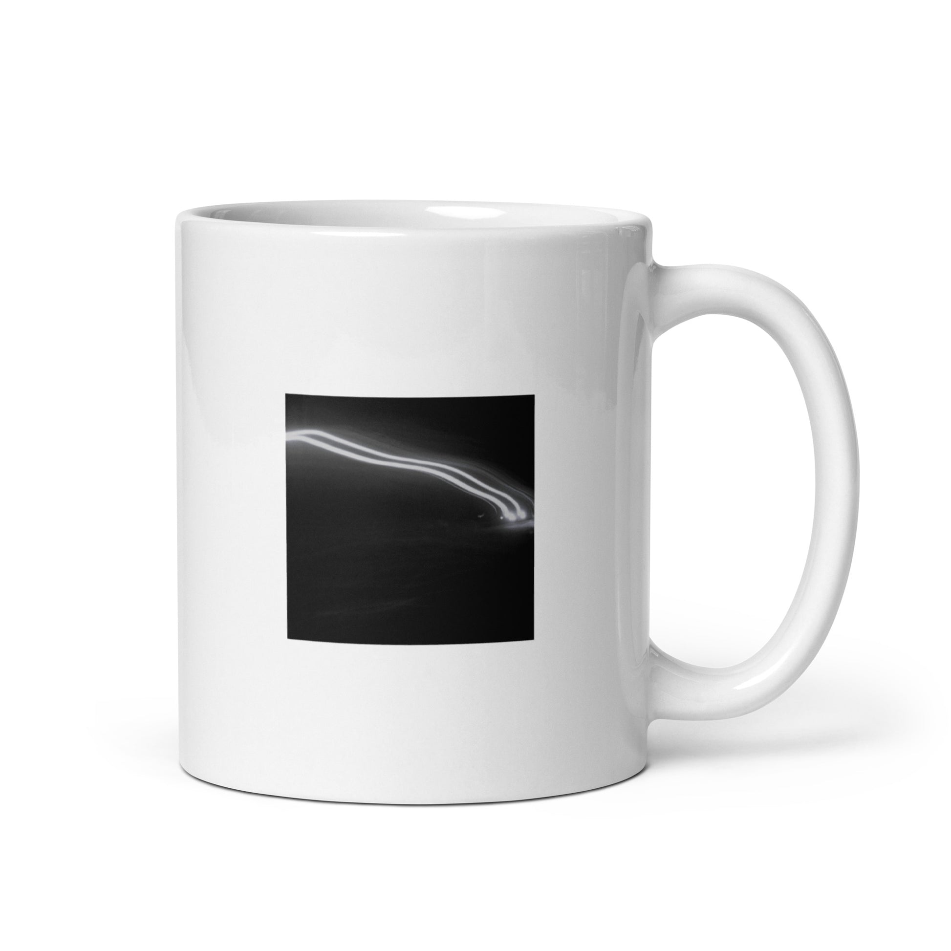 Minimalist streetwear style ceramic mug featuring an artistic 'Night Car Lights' black and white photograph print. / Night Car Lights (B&W) マグカップ：夜の車のライトを捉えたモノクロ写真デザイン。洗練されたモードストリート系ミニマリスト・マグカップ。